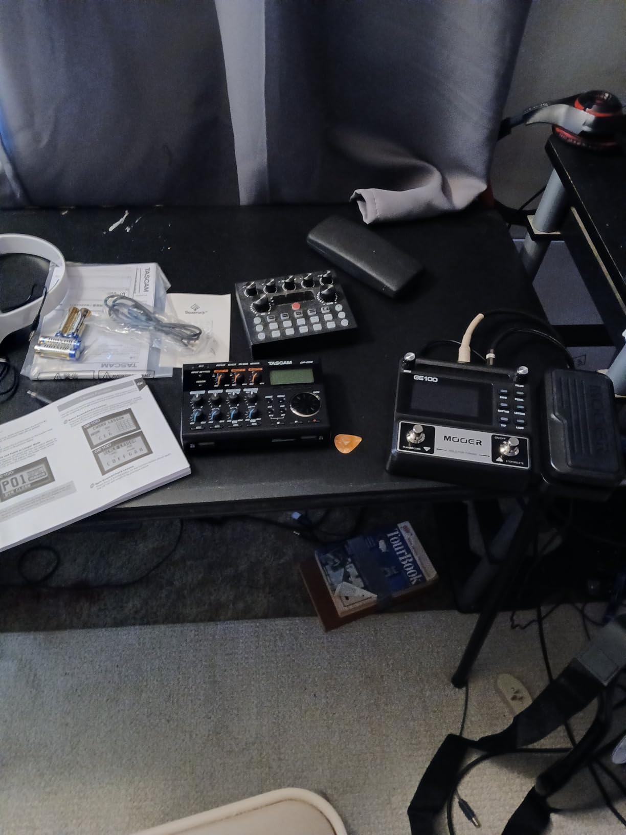 MOOER GE100 Multi-Effects Guitar Pedal with 80 Presets, 66 Effects, Loop and 40 Drum Rythm. Distortion, Expression Volume Wah Pedal, Tap Tempo, Headphone Out, LED Screen, Tuner customer photo 1