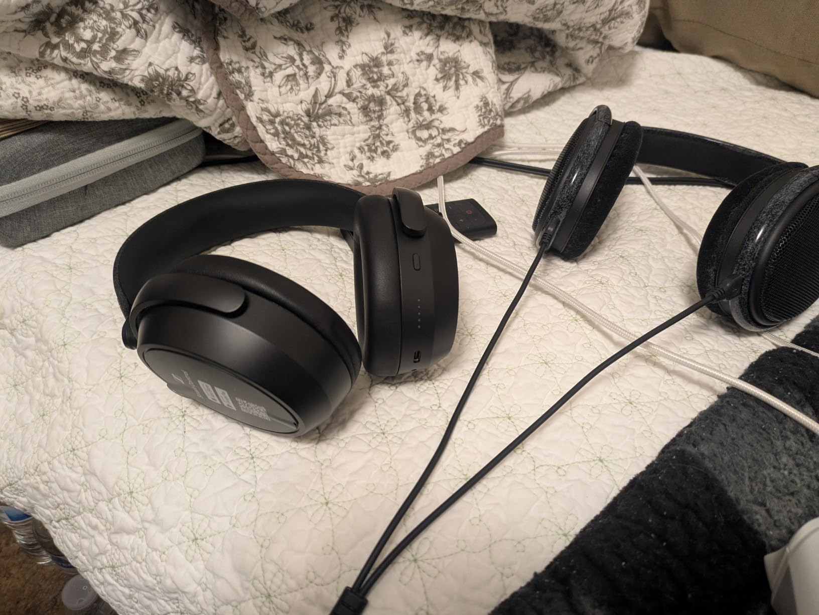 Sennheiser Momentum 4 Wireless Noise Cancelling Headphones - Bluetooth Headset for Crystal-Clear Calls with Adaptive Noise Cancellation, Over-Ear Headphones, 60h Battery Life, Folding Design, Black customer photo 1