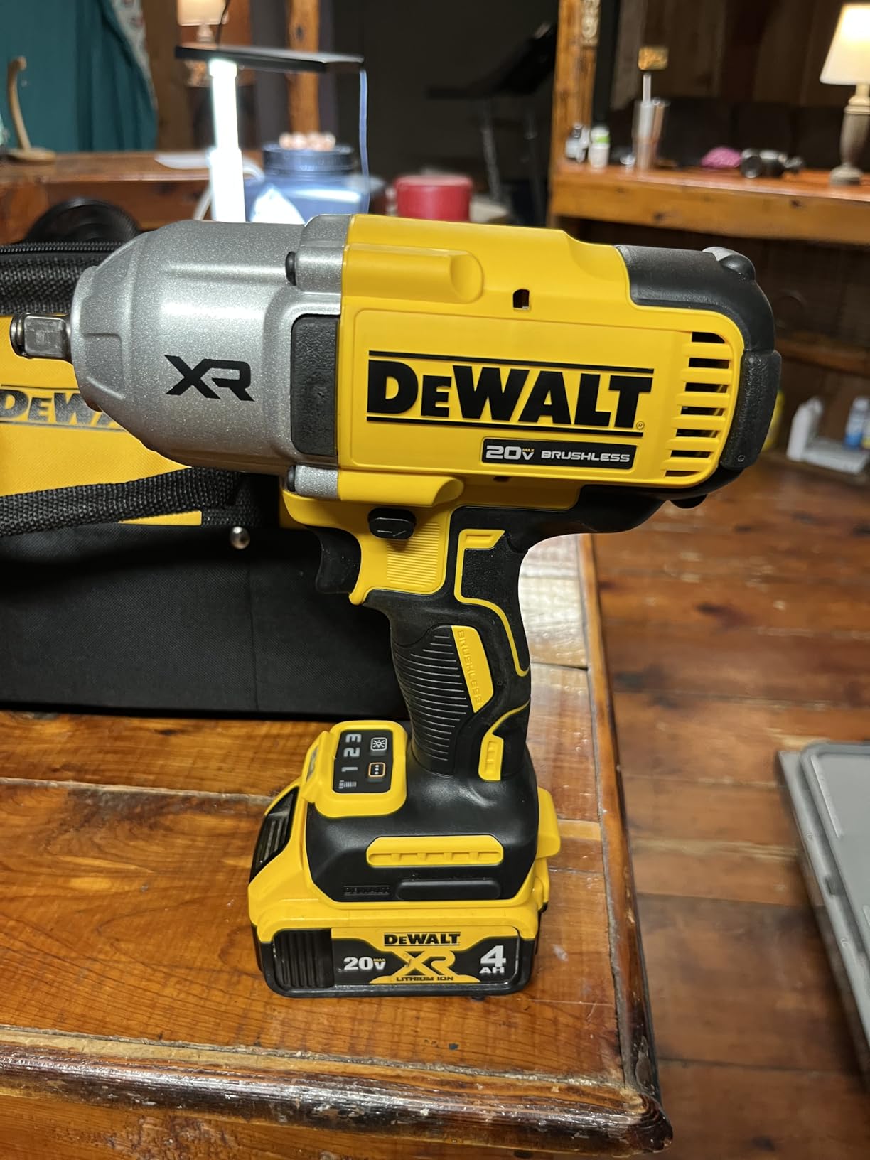 DEWALT 20V MAX Cordless Impact Wrench with Hog Ring Anvil, Brushless High Torque 1/2 Impact Gun, 4-Mode Speed, Includes Battery, Charger and Kit Bag (DCF900P1) customer photo 1