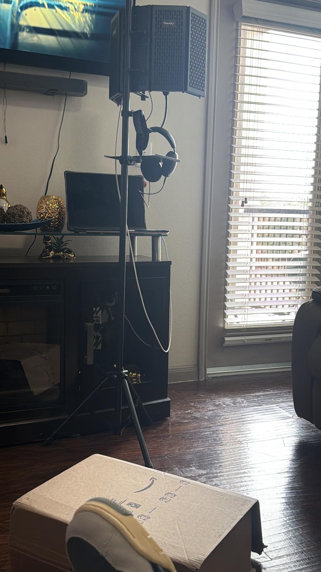 Dmsky Microphone Isolation Shield with Pop Filter & Tripod Stand, Foldable Mic Shield with Triple Sound Insulation, High Density Mic Sound Shield for Recording Studio, Podcasts, Singing, Broadcasting customer photo 1