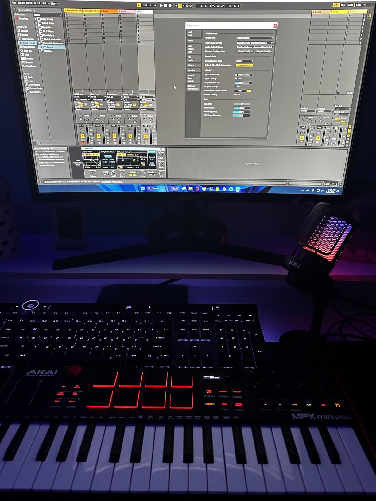 Akai Professional MPK Mini Plus - USB MIDI Keyboard Controller with 37 Mini Keys, 8 MPC Pads, Sequencer, MIDI/CV/Gate I/O, Music Production Software and Native Instruments Sound Package customer photo 2