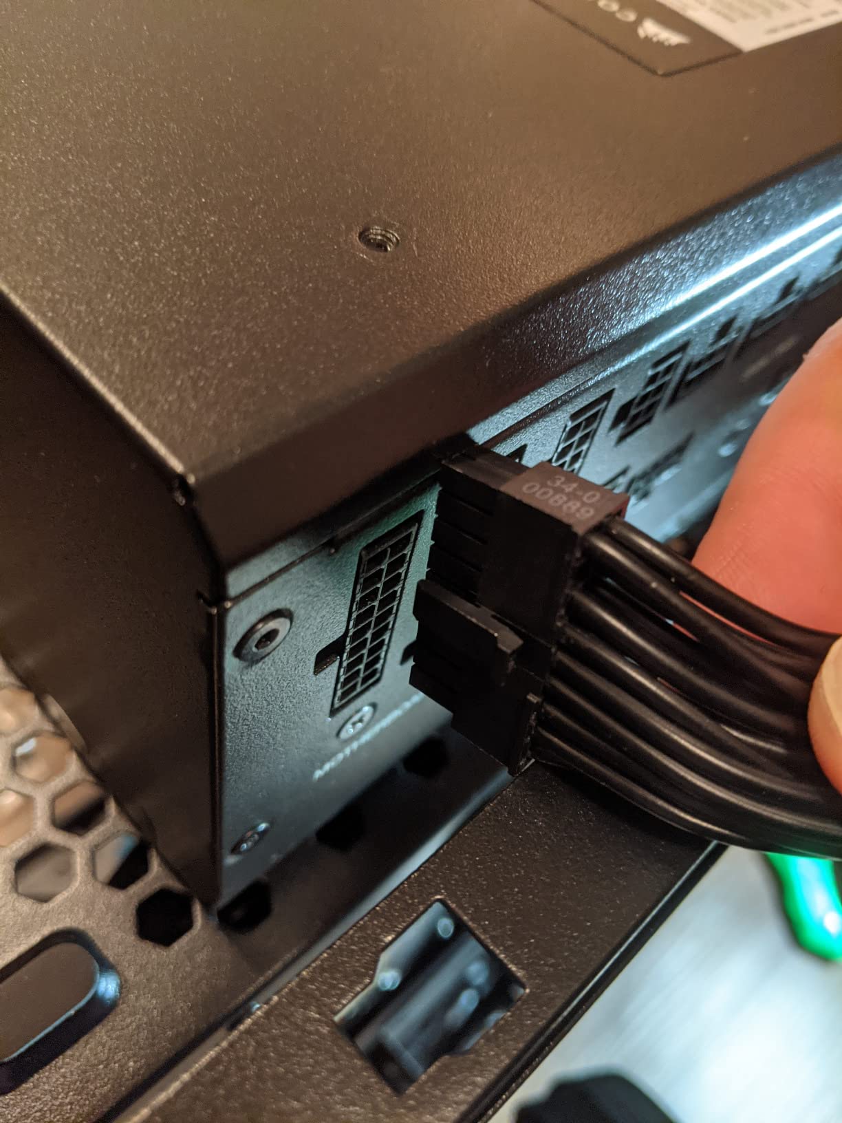 CORSAIR RM1200x Shift Fully Modular ATX Power Supply - Side Interface - ATX 3.1 & PCIe 5.1 Compliant - Zero RPM Fan Mode - 105°C-Rated Capacitors - 80 Plus Gold Efficiency - Black customer photo 2