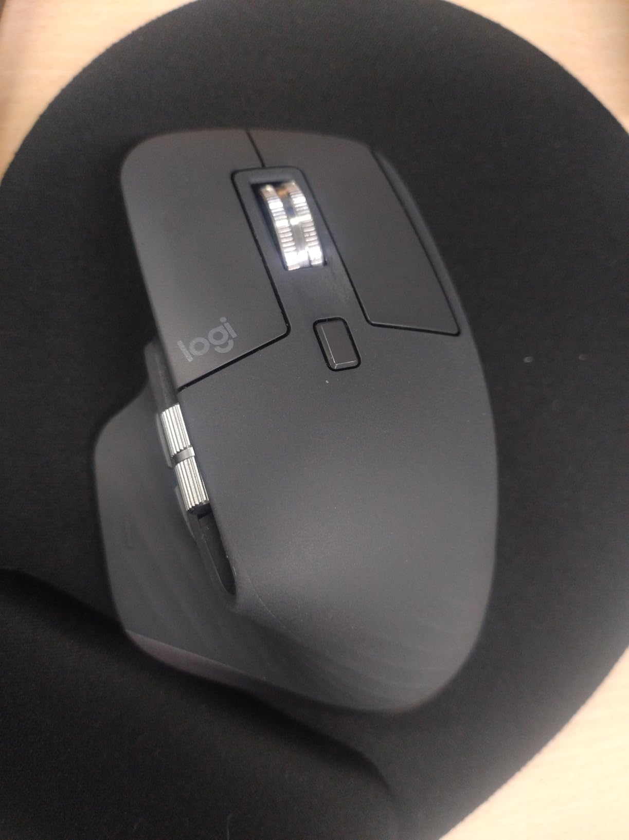 Logitech MX Master 3S - Wireless Performance Mouse with Ultra-Fast Scrolling, Ergo, 8K DPI, Track on Glass, Quiet Clicks, USB-C, Bluetooth customer photo 2