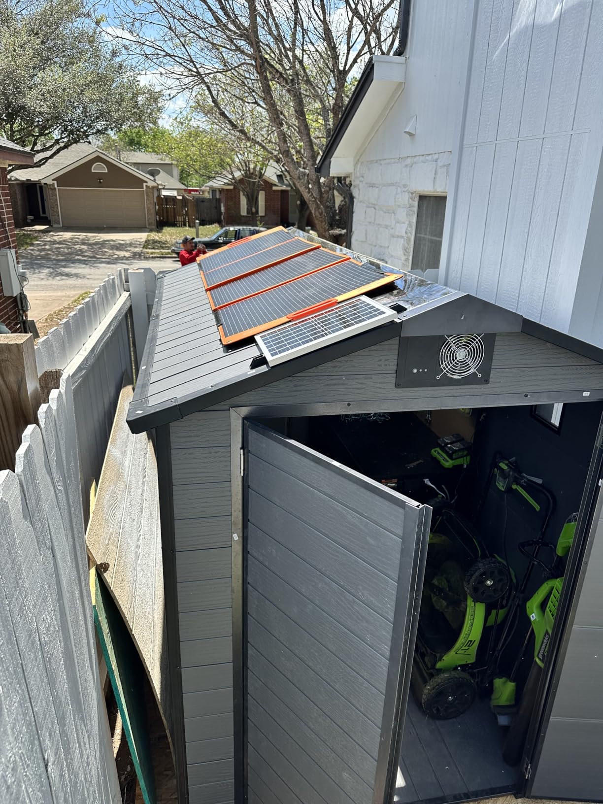 EBL 200W Portable Solar Panel for Power Station, Waterproof IP65 Foldable Solar Panel with MC-4 Anderson Output Connector for RV, Camping, Blackout customer photo 1