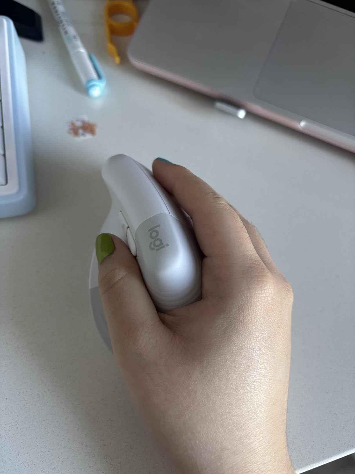 Logitech Wave Keys for Mac, Wireless Ergonomic Keyboard with Cushioned Palm Rest, Comfortable Natural Typing, Bluetooth Keyboard, Easy-Switch, Optimized for Mac, Apple, iPad - Off White customer photo 1