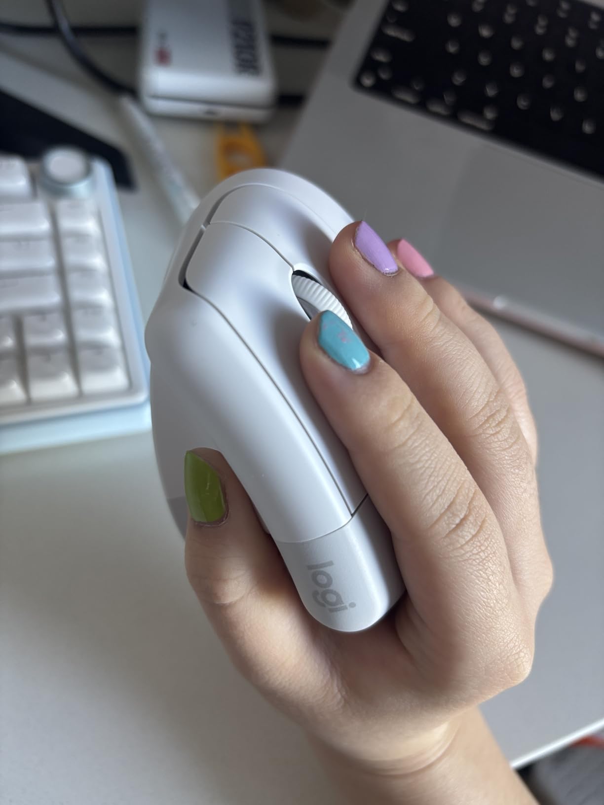 Logitech Wave Keys for Mac, Wireless Ergonomic Keyboard with Cushioned Palm Rest, Comfortable Natural Typing, Bluetooth Keyboard, Easy-Switch, Optimized for Mac, Apple, iPad - Off White customer photo 2