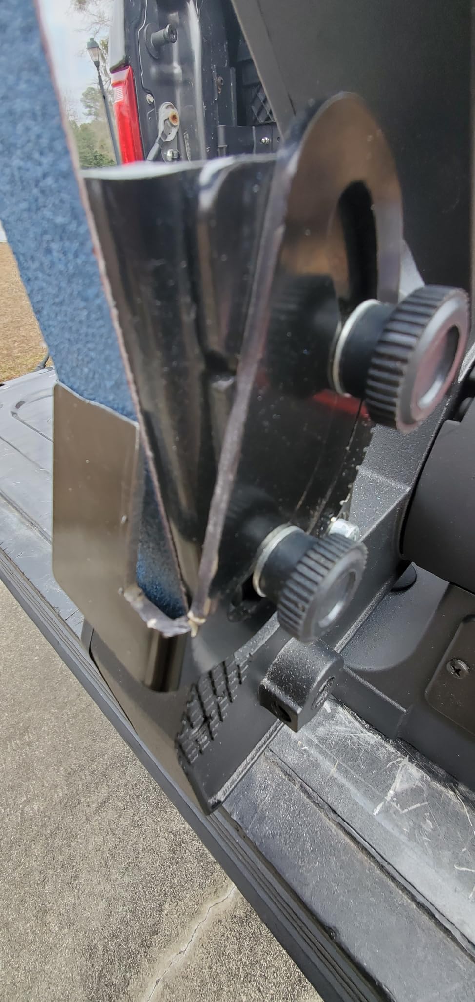 Bucktool Low Speed Bench Belt Grinder Combo, 2.1A 1x30 inch Belt & 6 inch Grinder, 1/3 HP Low Speed Bench Belt Disc Sander Combo for Knife Making, Sharpening, Woodworking, Metalworking customer photo 1