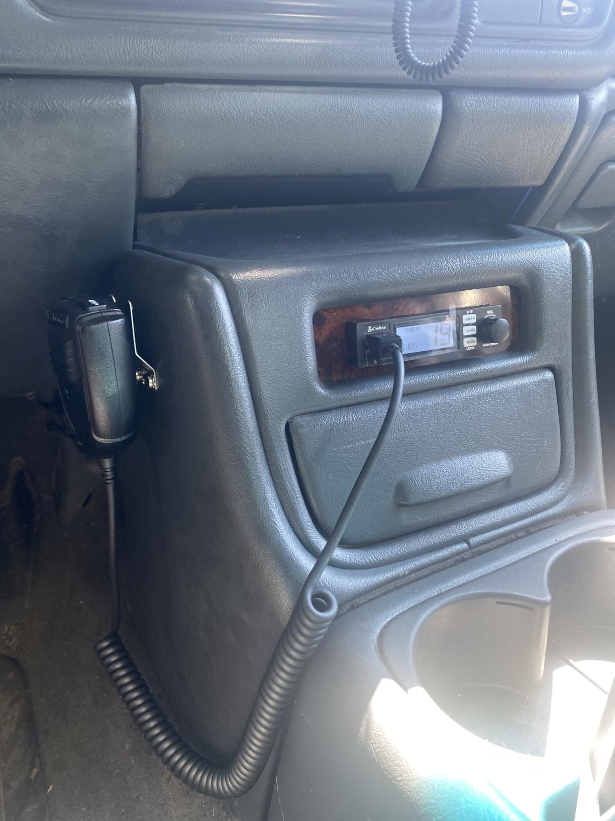 Cobra 19 MINI AM/FM Recreational CB Radio, Dual-Mode AM/FM, 40 Channels, VOX, Auto Squelch, Instant Channel 9/19, 4-Watt Output customer photo 1