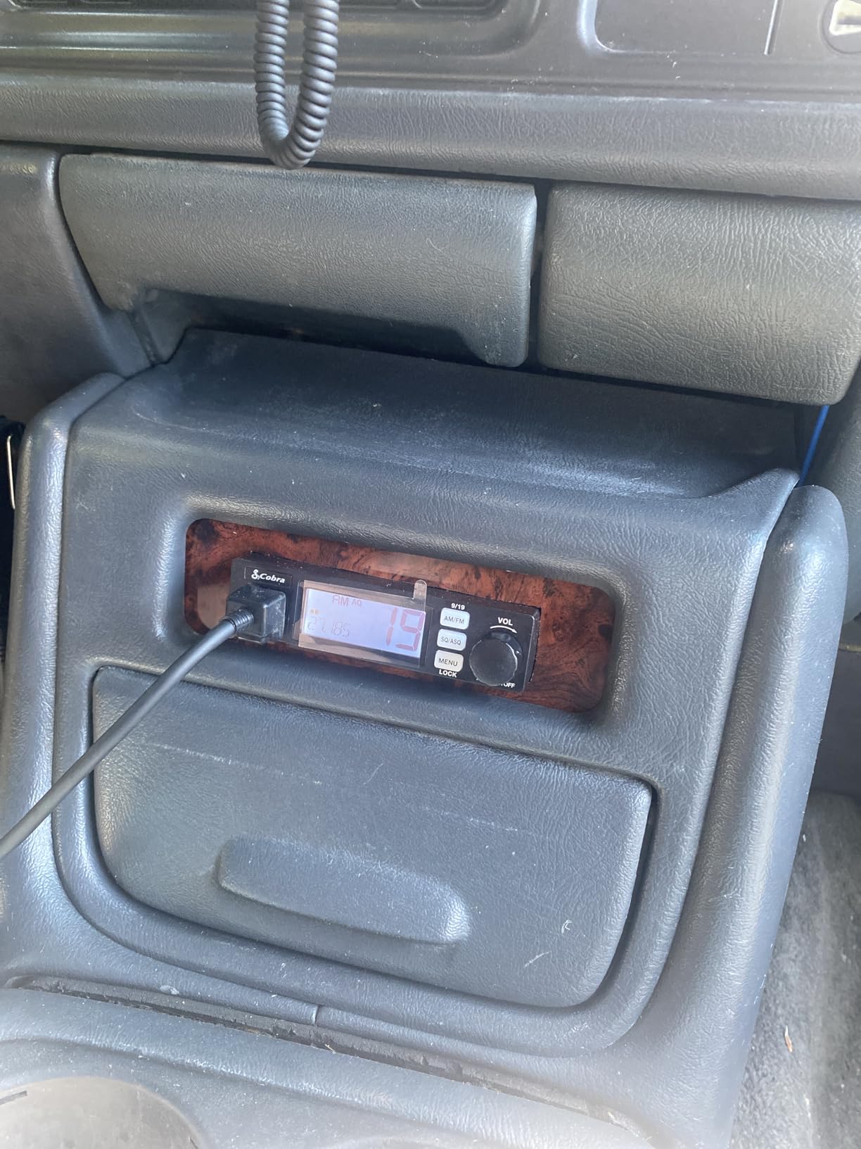 Cobra 19 MINI AM/FM Recreational CB Radio, Dual-Mode AM/FM, 40 Channels, VOX, Auto Squelch, Instant Channel 9/19, 4-Watt Output customer photo 2