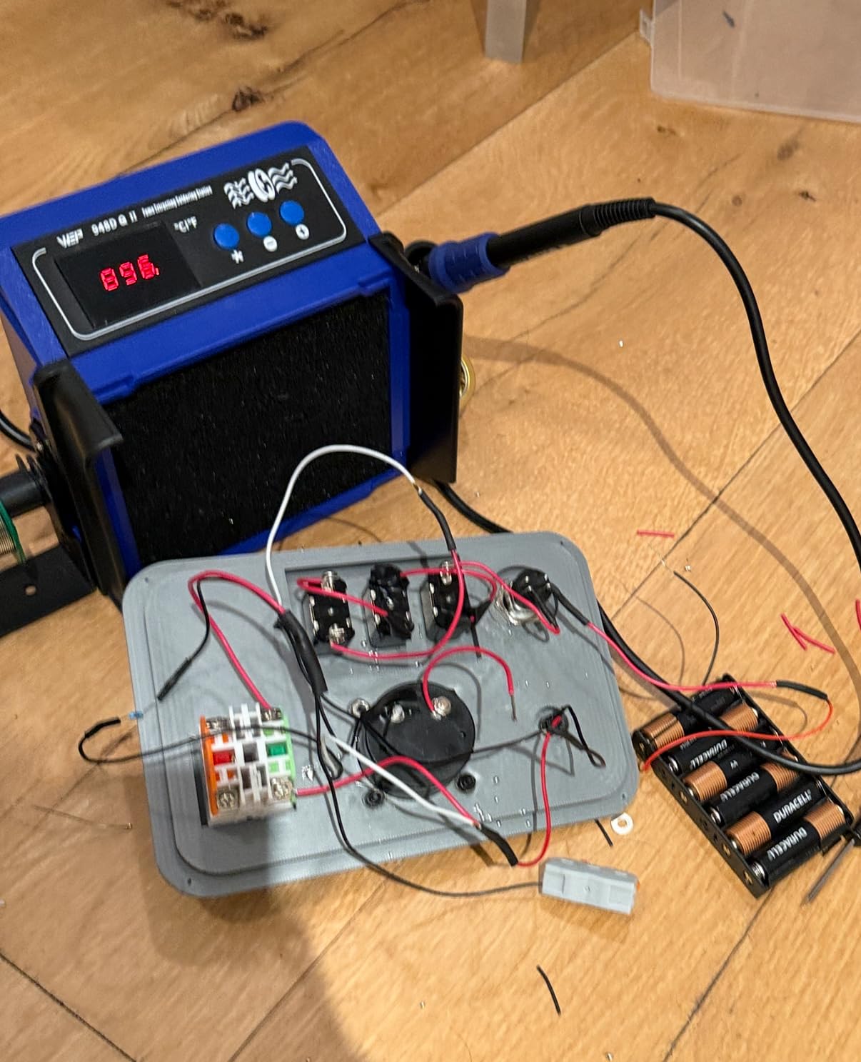 WEP 948DQ-I Fume Extractor Tool with Double Filtering, Helping Hands, Adjustable Tilt Angle, Fenders for Soldering Station, Soldering Iron with 6 Filtration Adsorbers customer photo 1