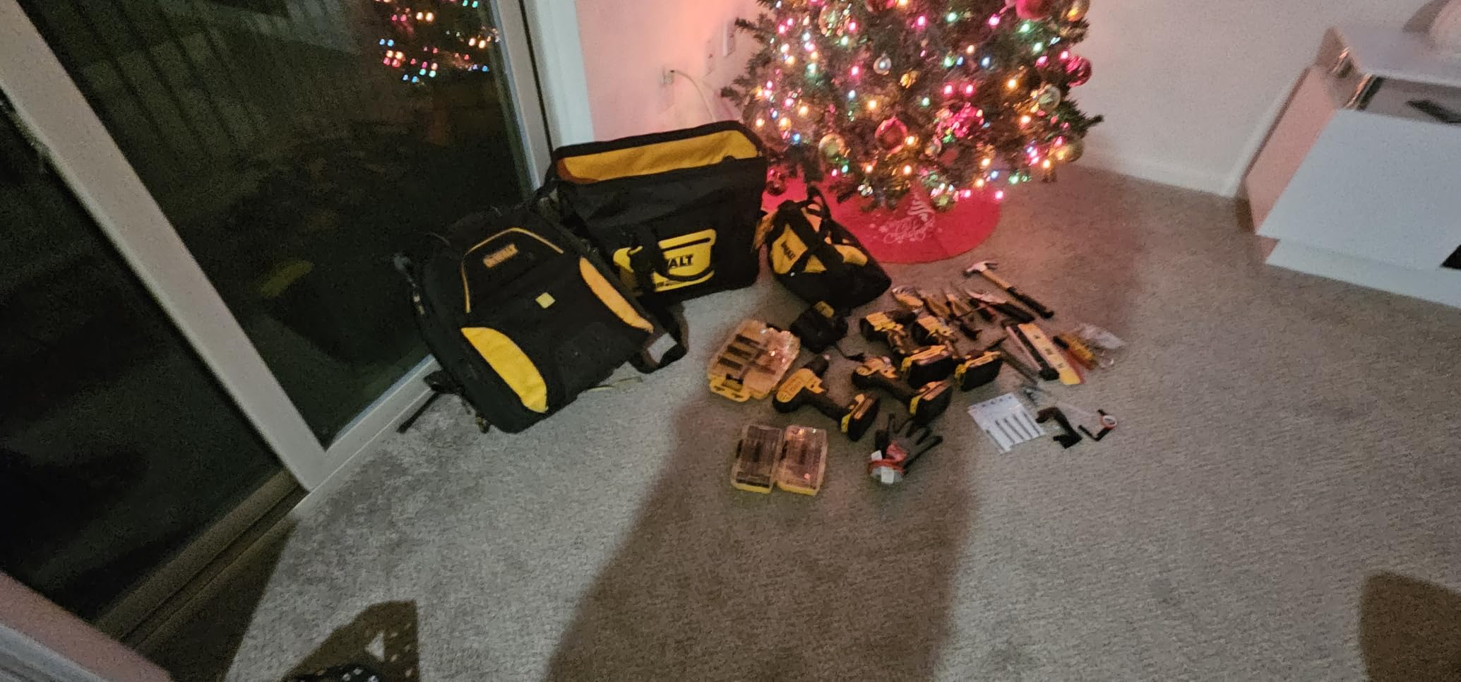 DEWALT 18 Inch Rolling Tool Storage Bag with 27 Pockets (DWST560107) customer photo 2