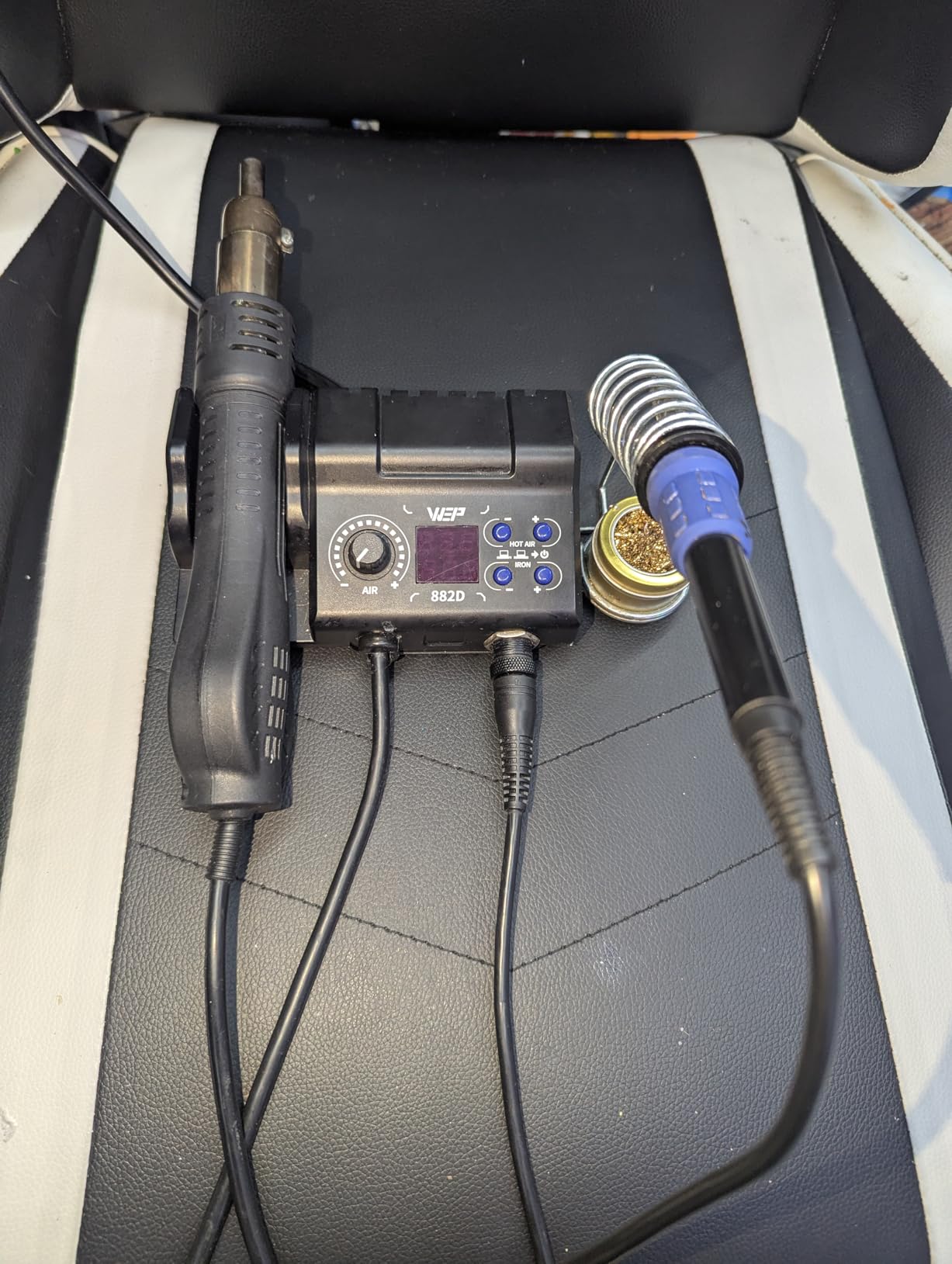 WEP 882D Soldering Iron Station 2-IN-1 SMD Hot Air Rework Station with 2 Spools of Solder Wire, 5 Soldering Tips, 3 Hot Air Nozzles, Brass Wool Tip Cleaner, Tweezers, Desoldering pump customer photo 2