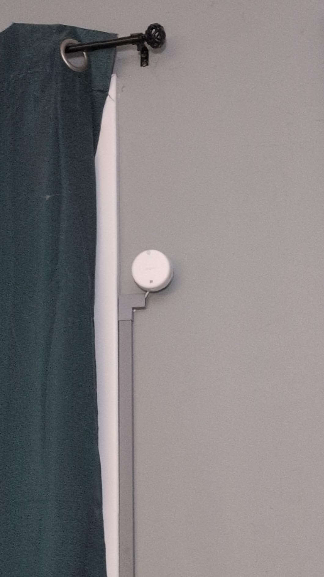 Aqara Presence Sensor FP2, mmWave Radar Wired Smart Motion Sensor, Zone Positioning, Multi-Person & Fall Detection, Supports HomeKit, Alexa, Google Home, and Home Assistant, 2.4 GHz Wi-Fi Required customer photo 1