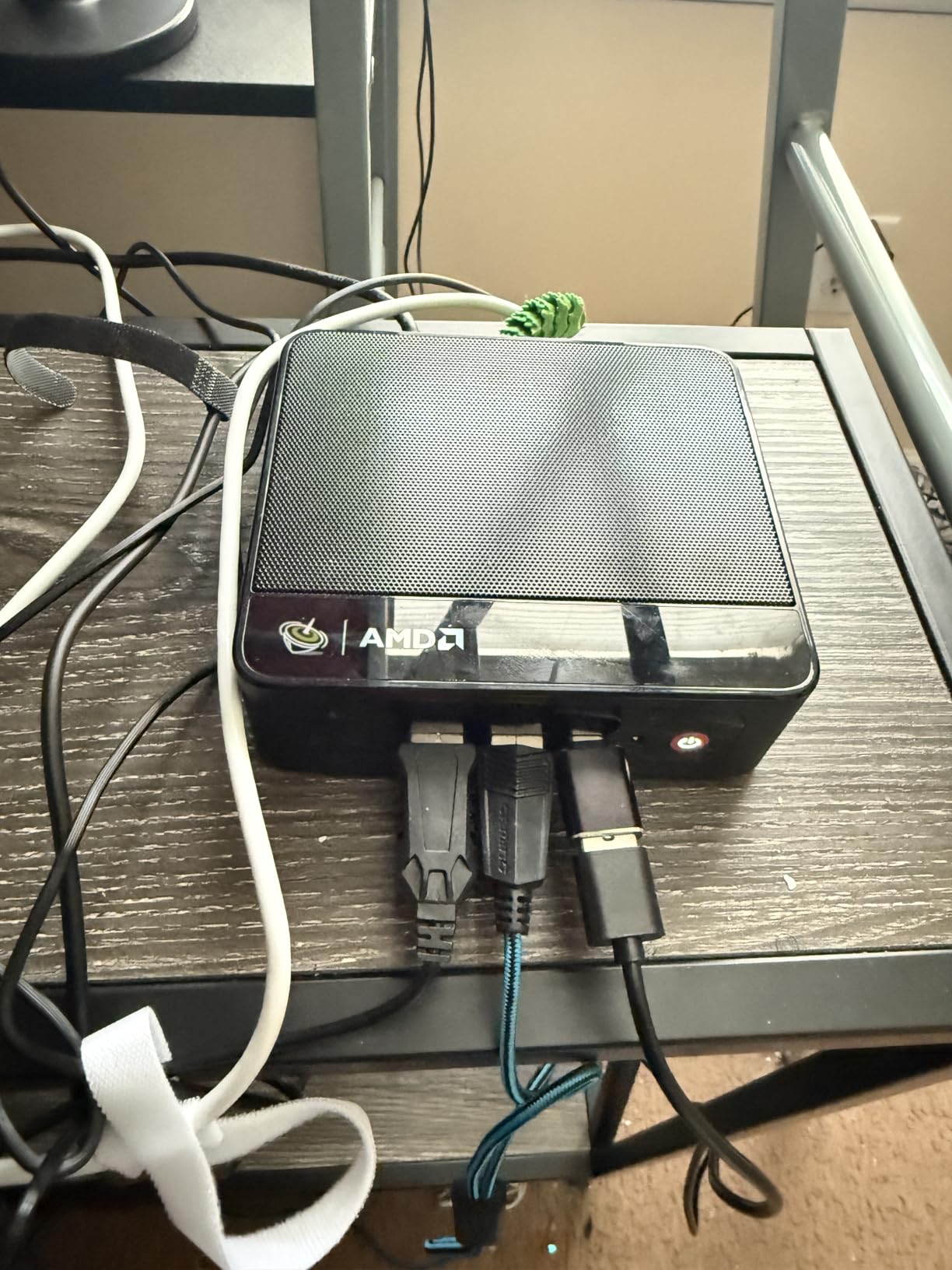 Beelink SER3 mini PC, AMD Ryzen 3200U (Up to 3.5GHz), 16GB DDR4 500GB PCle SSD, mini Computer Support 4K Dual-Screen Display/1000M LAN/WiFi5/BT5, Home/Office Mini Desktop Computer customer photo 1