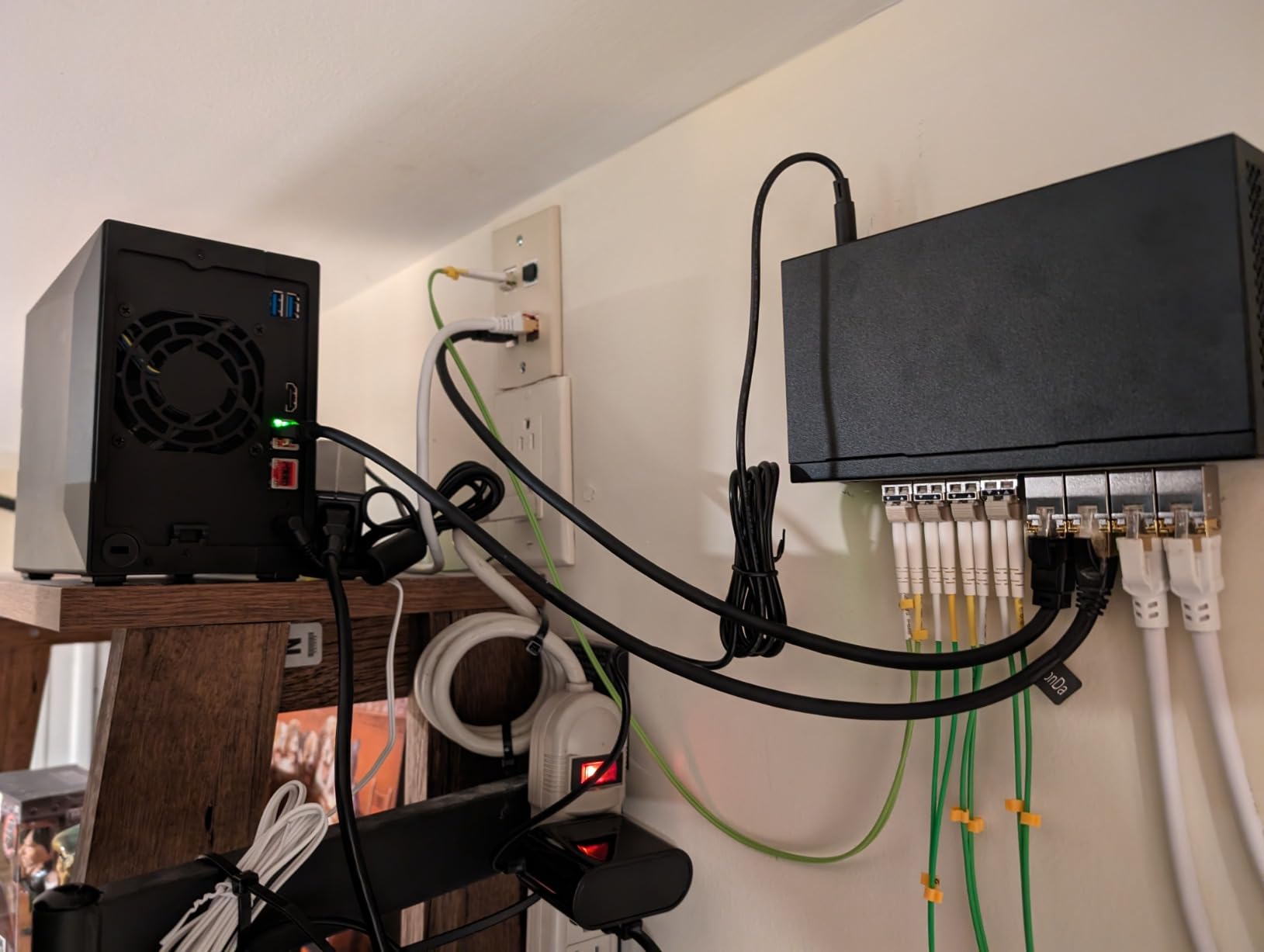 Asustor AS5402T 2 Bay NAS, Intel Quad-Core 2.0GHz CPU, 4X M.2 NVMe SSD Slots, 2x2.5GbE Ports, 4GB DDR4 RAM, Cloud Storage for Gaming and Live Stream, Network Attached Storage (Diskless) customer photo 1