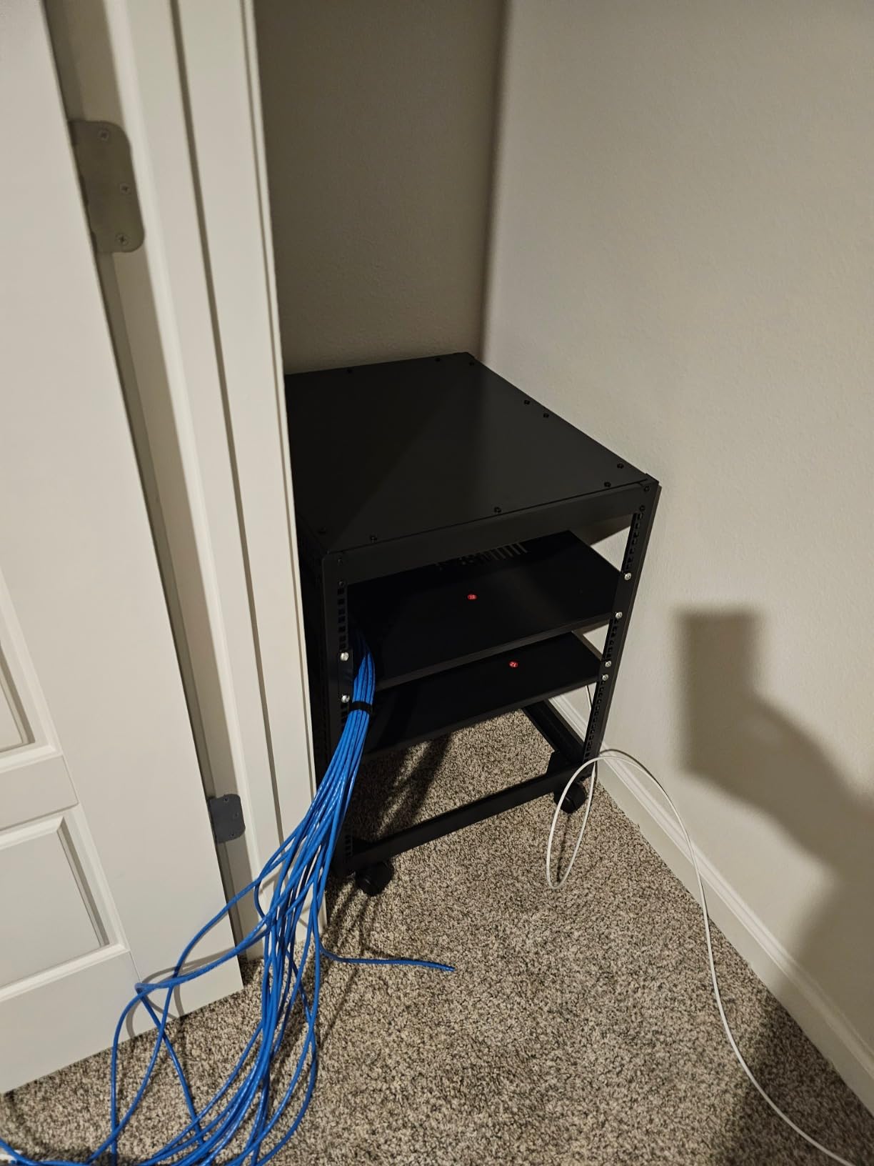 VEVOR 12U Open Frame Server Rack, 23-40 in Adjustable Depth, Free Standing or Wall Mount Network Server Rack, 4 Post AV Rack with Casters, Holds All Your Networking IT Equipment AV Gear Router Modem customer photo 2