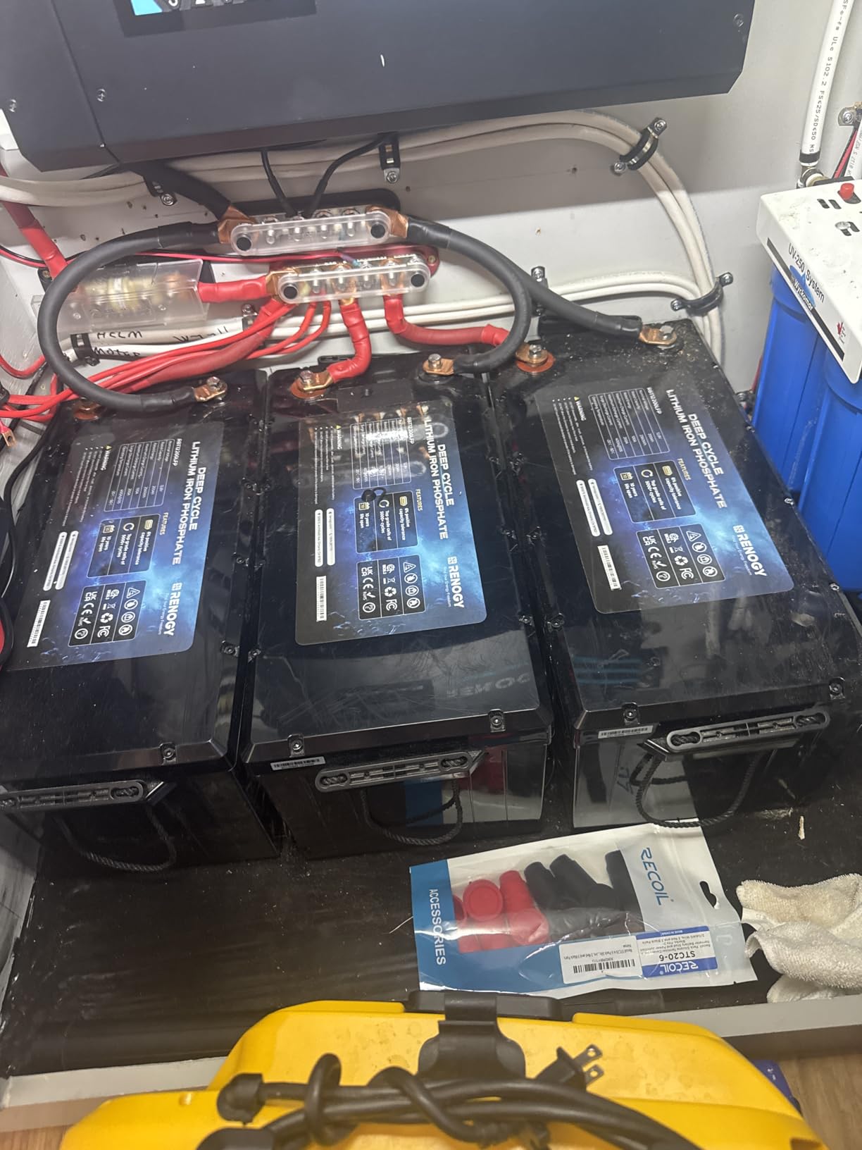 12V 200Ah Lithium LiFePO4 Deep Cycle Battery, 5000+ Deep Cycles, 200A BMS, Backup Power for Trolling motor, Cabin, Marine, Off-Grid Home Energy Storage-Core Series customer photo 2