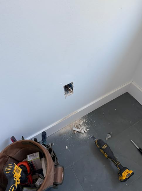 Klein Tools VDV500-920 Wire Tracer Tone Generator and Probe Kit Continuity Tester for Ethernet, Internet, Telephone, Speaker, Coax, Video, and Data Cables, RJ45, RJ11, RJ12 customer photo 2