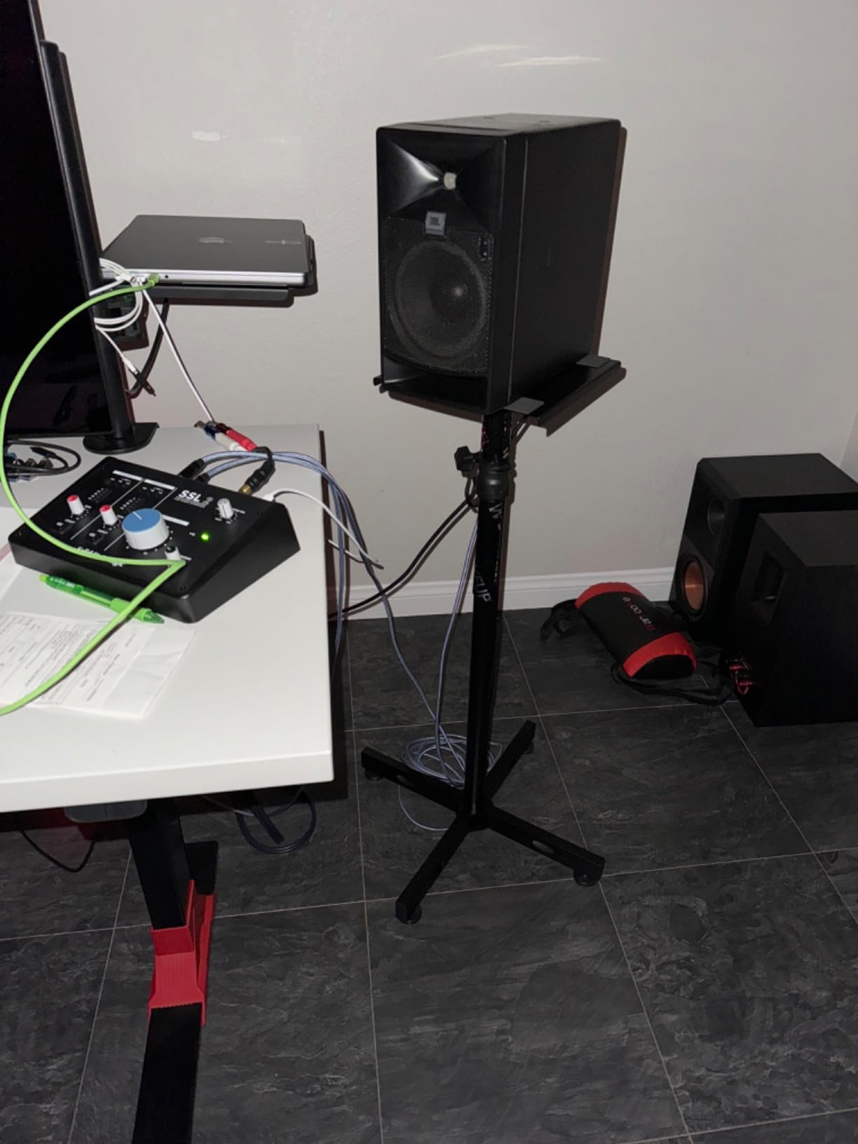 Vondynote Set of 2 Studio Monitor Stands Adjustable Height Speaker Stands with Cable Management customer photo 1
