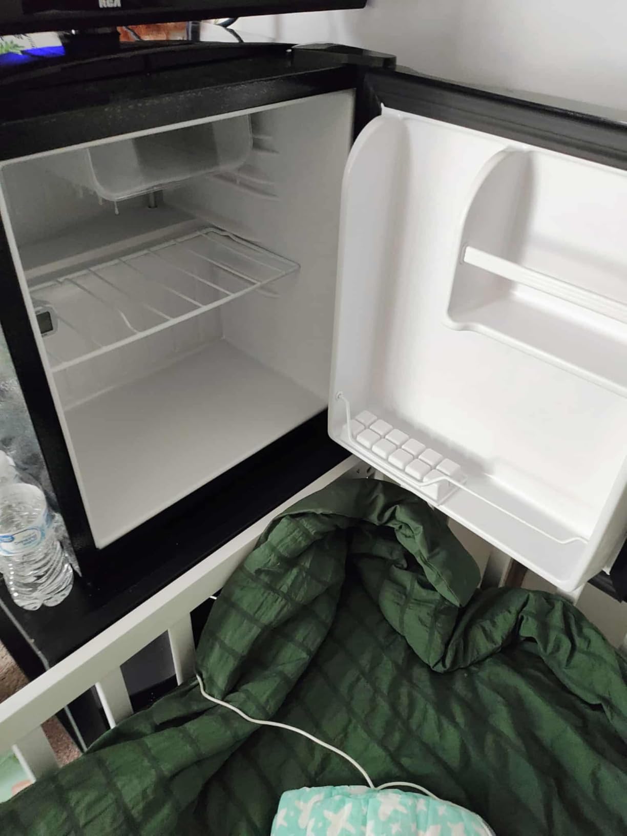 EUHOMY 1.7 Cu.Ft Mini Fridge, Reversible Single Door Compact Refrigerator, Adjustable Thermostat, Energy Saving, Mini Fridge for Bedroom, Office, Dorm, Black customer photo 2