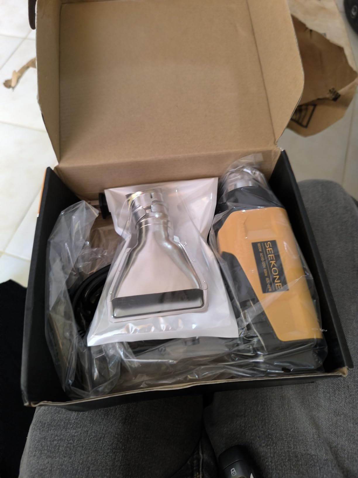 SEEKONE 1800W Heat Gun Compact Design Heavy Duty Hot Air Gun 122℉-1202℉ Variable Temperature Control with 4 Nozzles customer photo 1