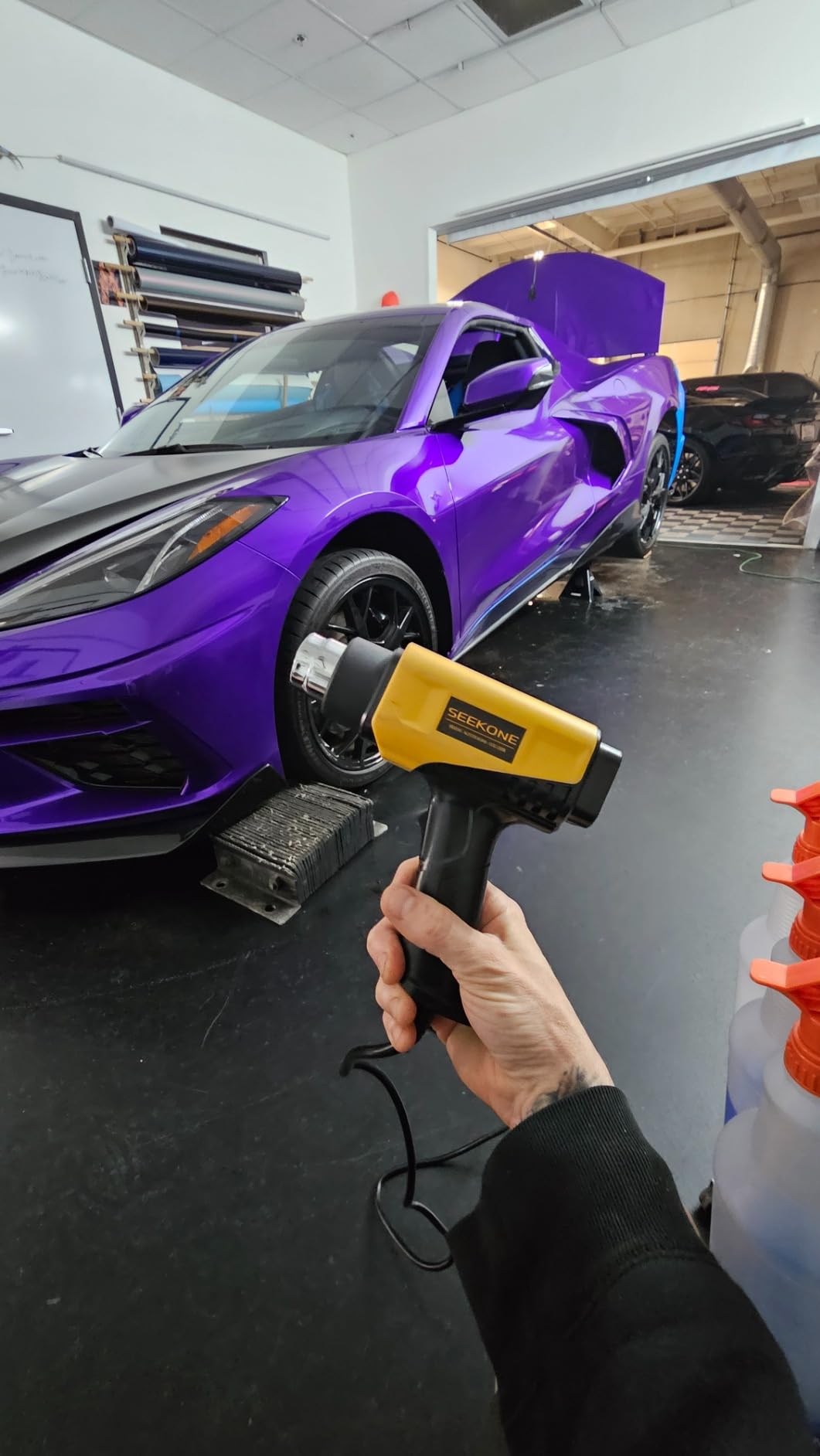 SEEKONE 1800W Heat Gun Compact Design Heavy Duty Hot Air Gun 122℉-1202℉ Variable Temperature Control with 4 Nozzles customer photo 2