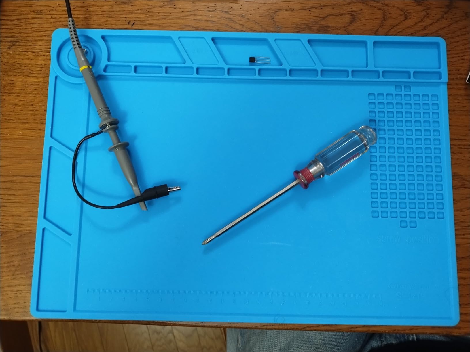 WWZMDiB Heat Resistant 932°F Silicone Soldering Work Mat (S-130 11.8 x 7.9 inch) customer photo 1