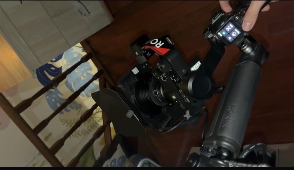 DJI RS 4 Combo, 3-Axis Gimbal Stabilizer for Cameras for DSLR and Mirrorless Camera Stabilizer Canon/Sony/Panasonic/Nikon/Fujifilm customer photo 1