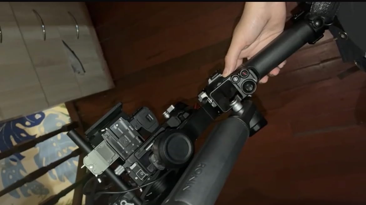 DJI RS 4 Combo, 3-Axis Gimbal Stabilizer for Cameras for DSLR and Mirrorless Camera Stabilizer Canon/Sony/Panasonic/Nikon/Fujifilm customer photo 2