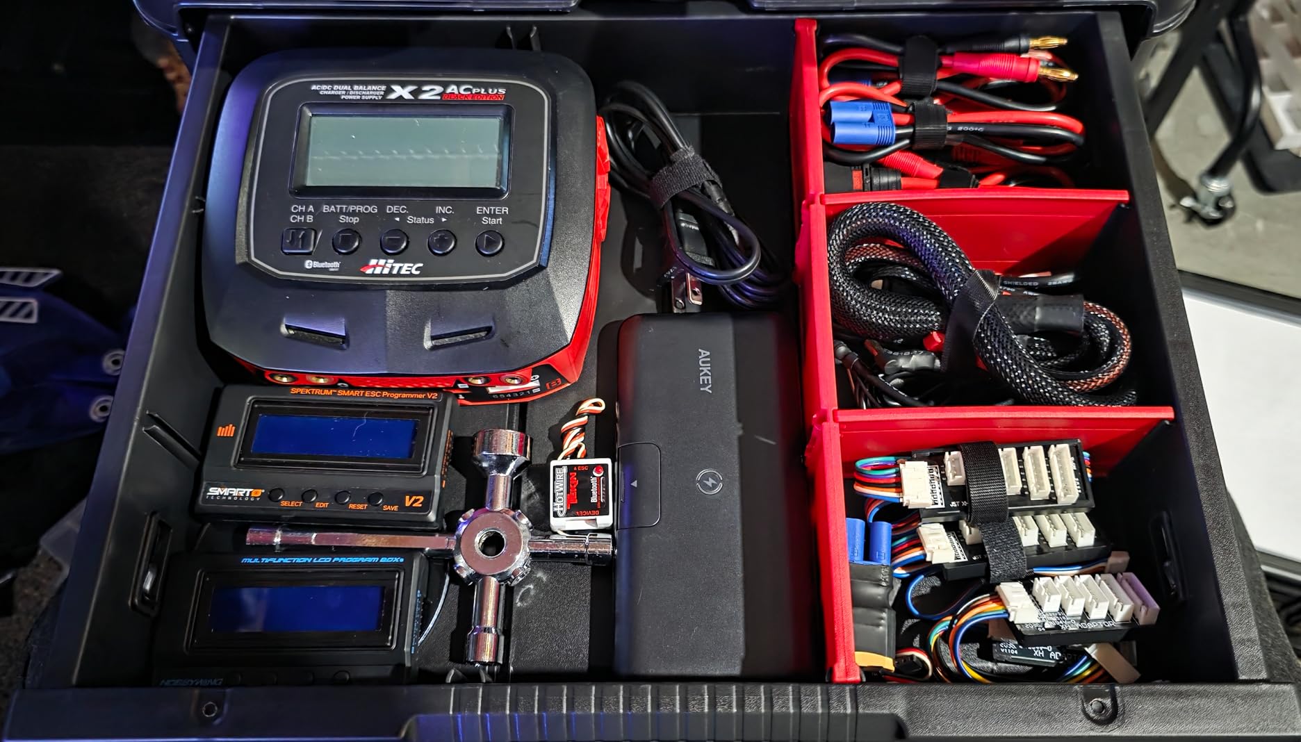 Keter Stack-n-Roll Modular Tools Organizer for Garage Storage and DIY, 3 Piece Resin Rolling Tool Box System for Small Parts, Black customer photo 2