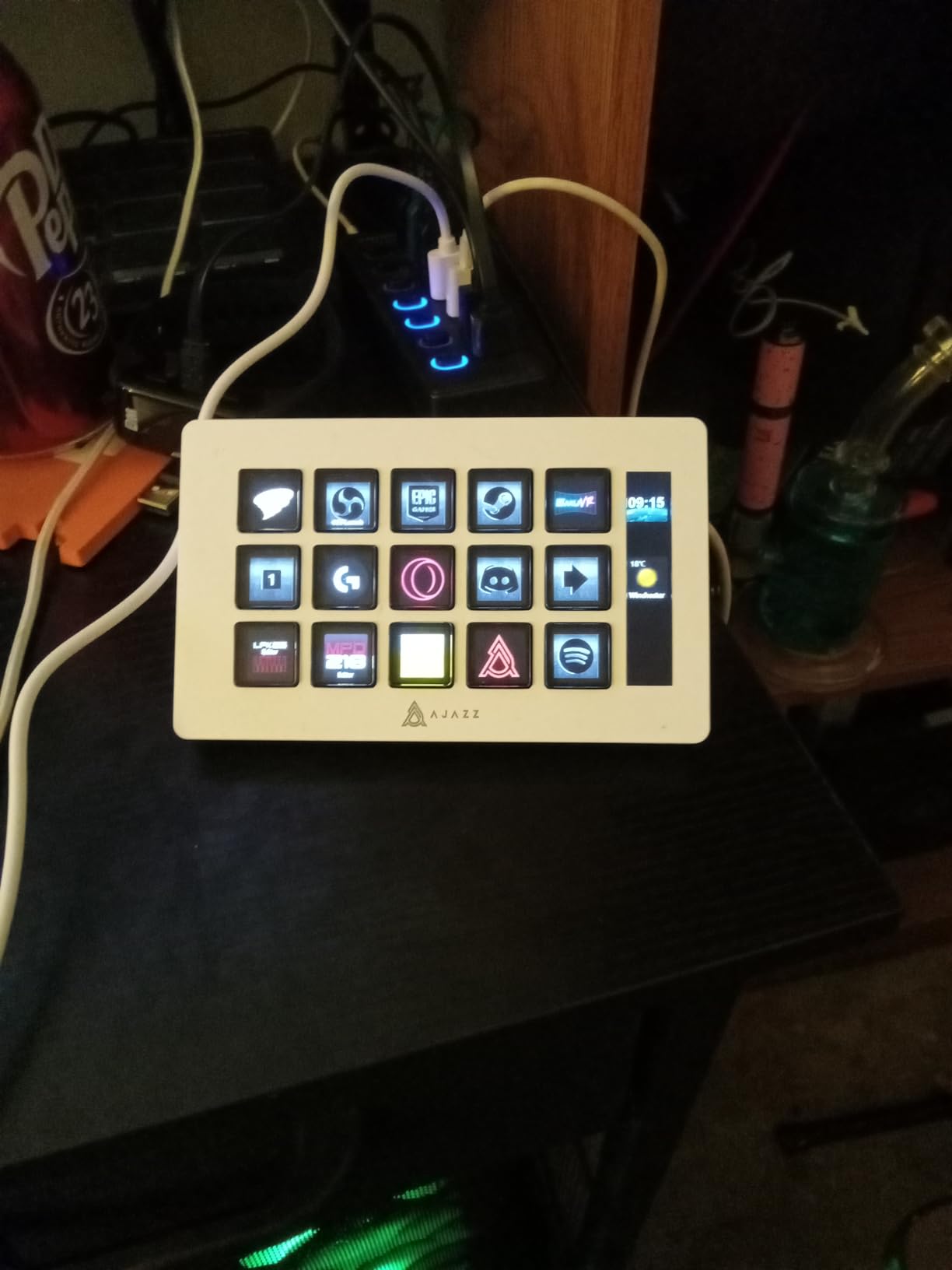 A.JAZZ AKP153 Streaming Studio Controller Keypad Type-c Wired with 15 Macro LCD Key&1 Side Screen Display Detachable Stand for Multi Action Triggered in Win MAC Twitter TikTok YouTube OBS App(Black) customer photo 1