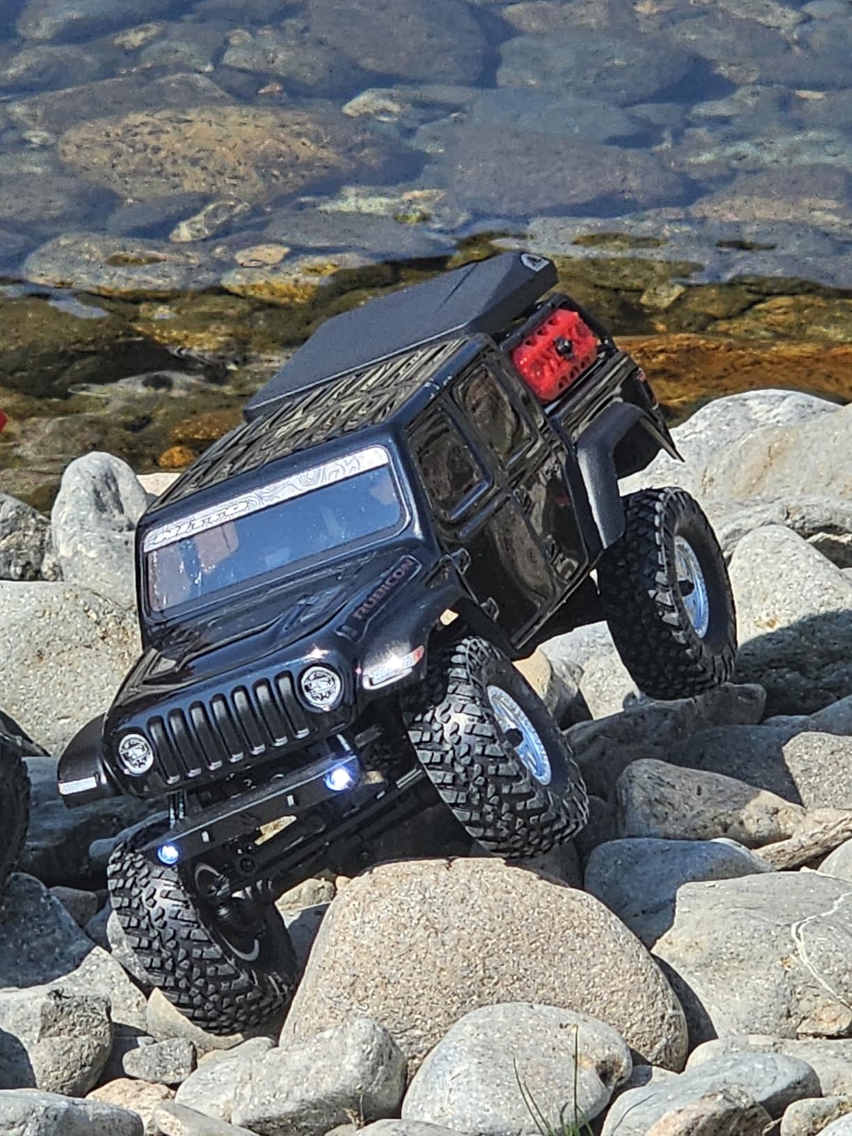 Axial RC Truck SCX24 Jeep Gladiator 4 Wheel Drive Rock Crawler Brushed RTR customer photo 1