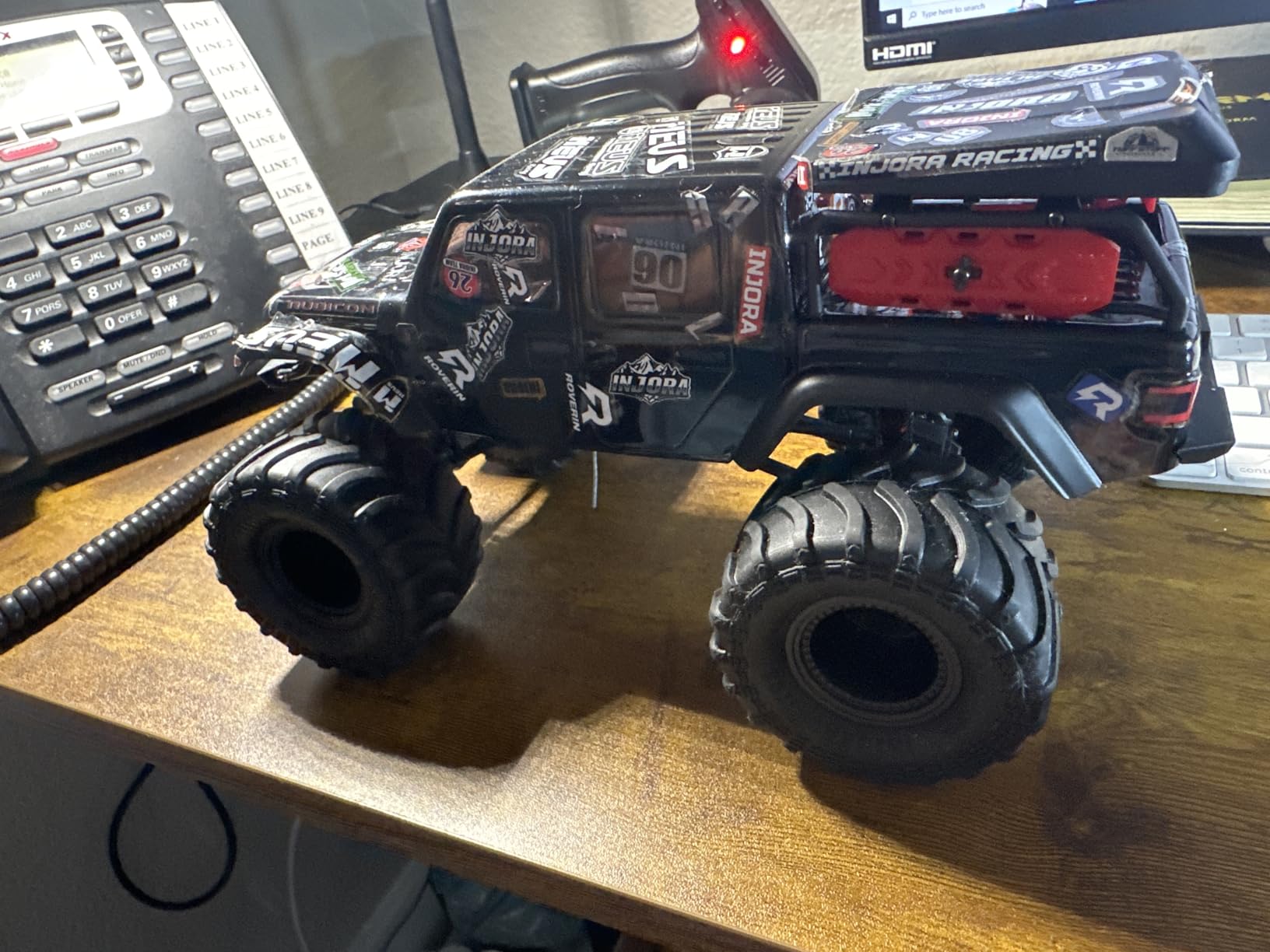 Axial RC Truck SCX24 Jeep Gladiator 4 Wheel Drive Rock Crawler Brushed RTR customer photo 2