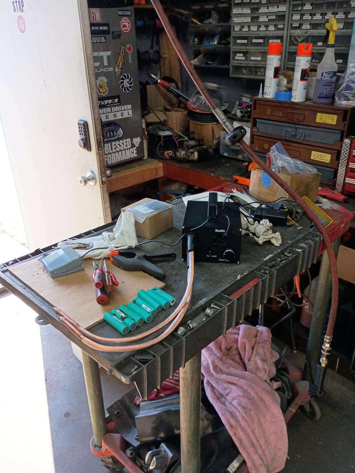 SEESII Capacitor Spot Welder: Battery Spot Welder with 3000F Capacitor, 250 Gear Adjustable, 1.8 LCD Display, Spot Welding for 0.1-0.3mm Nickel Strip, for Battery Pack Making/Repair customer photo 1