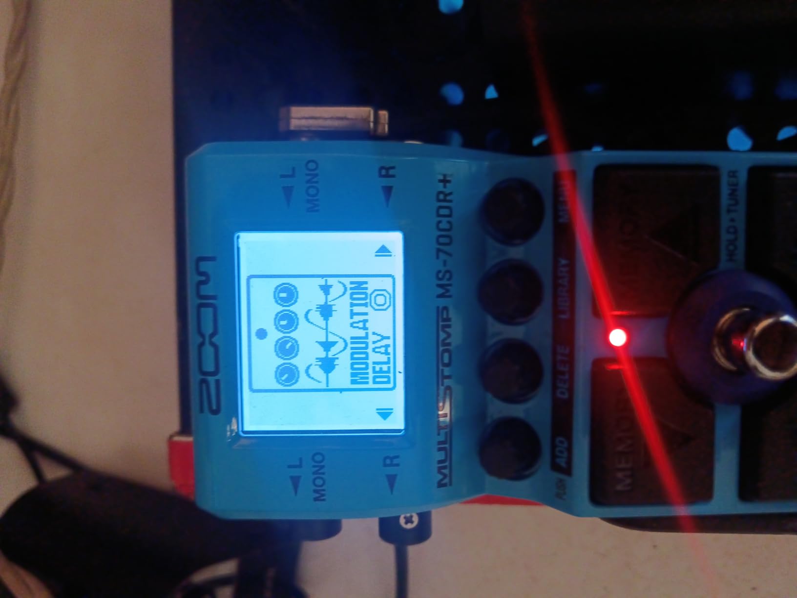 Zoom MS-70CDR+ MultiStomp Guitar Effects Pedal for Guitarists & Keyboardists with 140+ Chorus, Delay & Reverb Effects, Stereo I/O, Effect Chaining, Built-In Tuner, Battery Powered customer photo 1