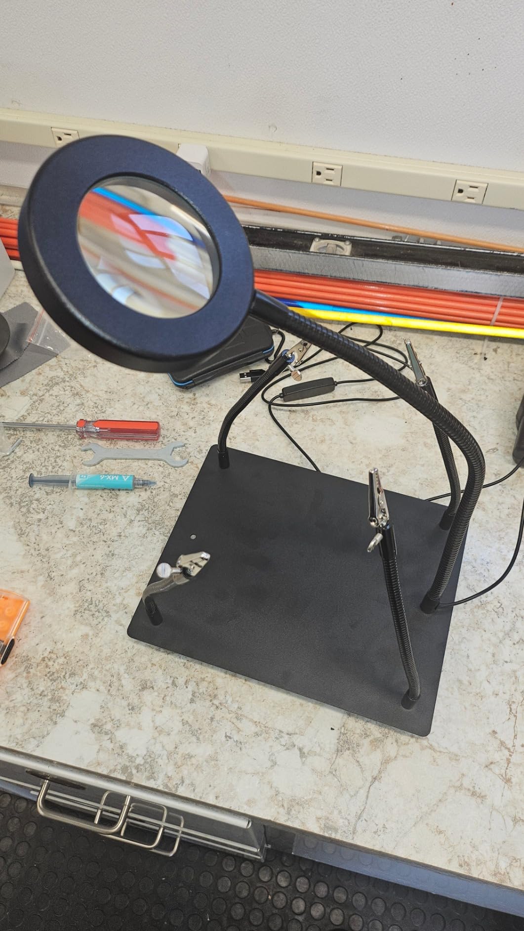 NZQXJXZ Helping Hands Soldering Station with 3X Magnifying Glass and Light, Soldering Holder Metal Circuit Board Holder 4 Flexible Metal Arms Magnetic Helping Hand for Soldering, Assembly, Repair customer photo 1