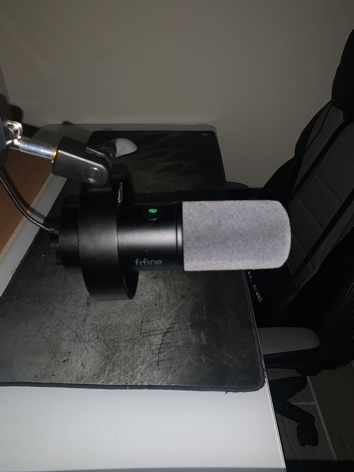 FIFINE K688 Podcast Microphone Kit, USB/XLR Dynamic Microphone with Boom Arm for PC/XLR Mixer, Gaming Mic with Mute Button, Headphone Jack for Vocal, Voice-Over, Streaming, Music Recording -K688CT customer photo 1