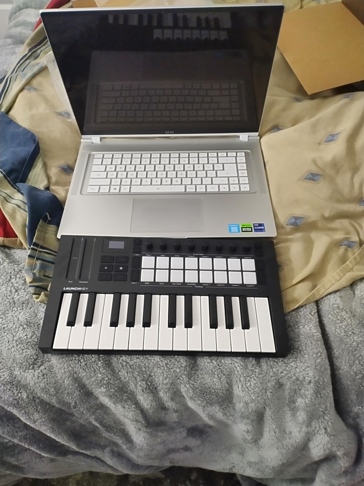 Novation Launchkey Mini 25 MK4 - Portable 25 Mini-Key, USB, MIDI Keyboard Controller with DAW Integration, Chord Mode, Scale Mode, Drum Pads, and Arpeggiator customer photo 2