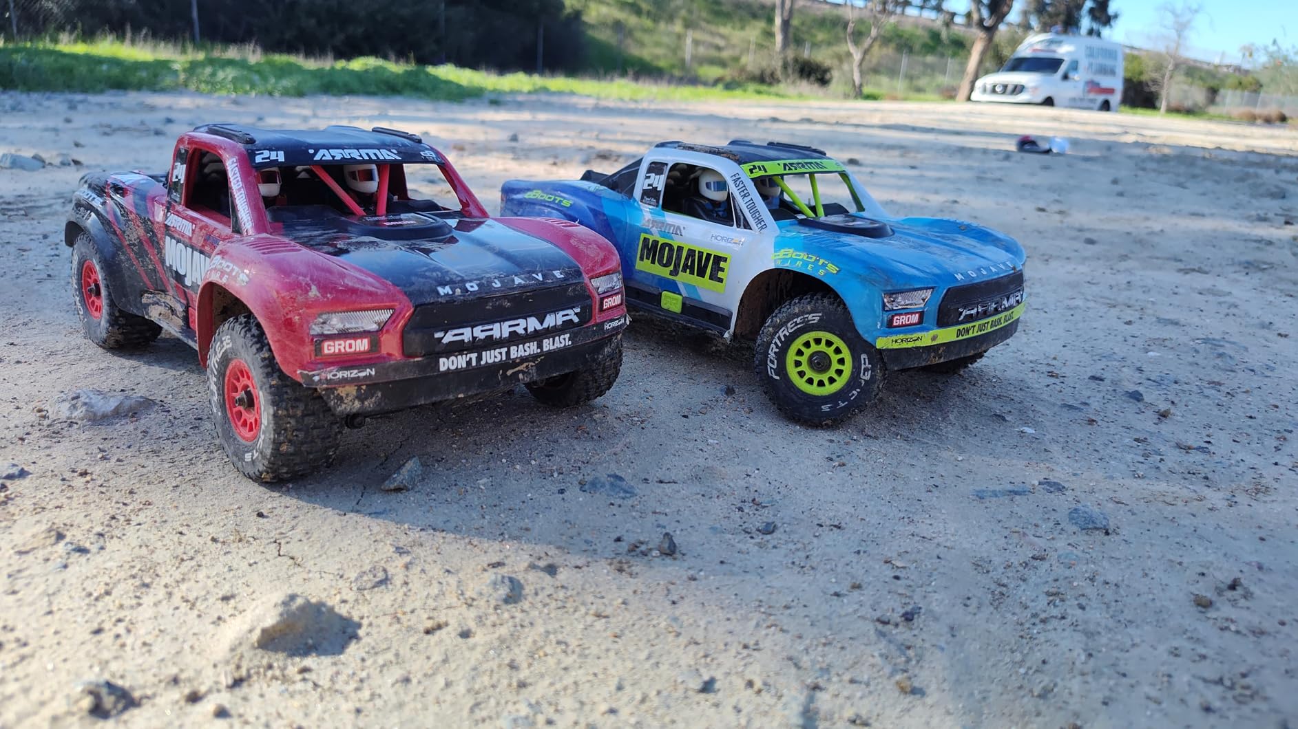 ARRMA RC Truck Mojave GROM 4x4 SMART Small Scale Desert Truck RTR (with Battery and Charger Included) customer photo 1