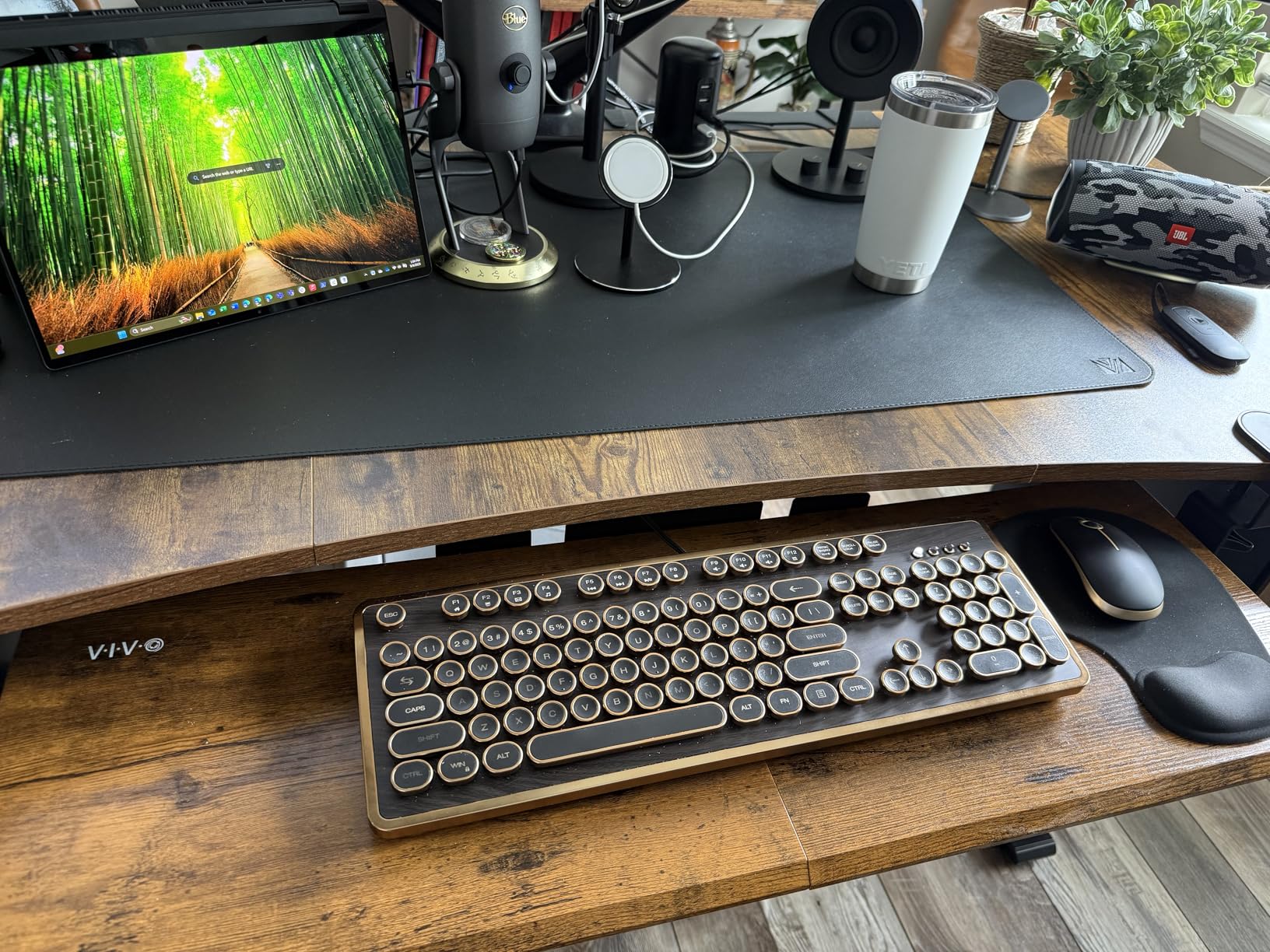 GLENCREAG RK104 Retro Mechanical Keyboard, Wired Full-Size 104 Keys with Typewriter Round Keycaps, Wooden Grain, N-Key Rollover, Green Linear Switches, Ideal for Retro Lovers customer photo 1