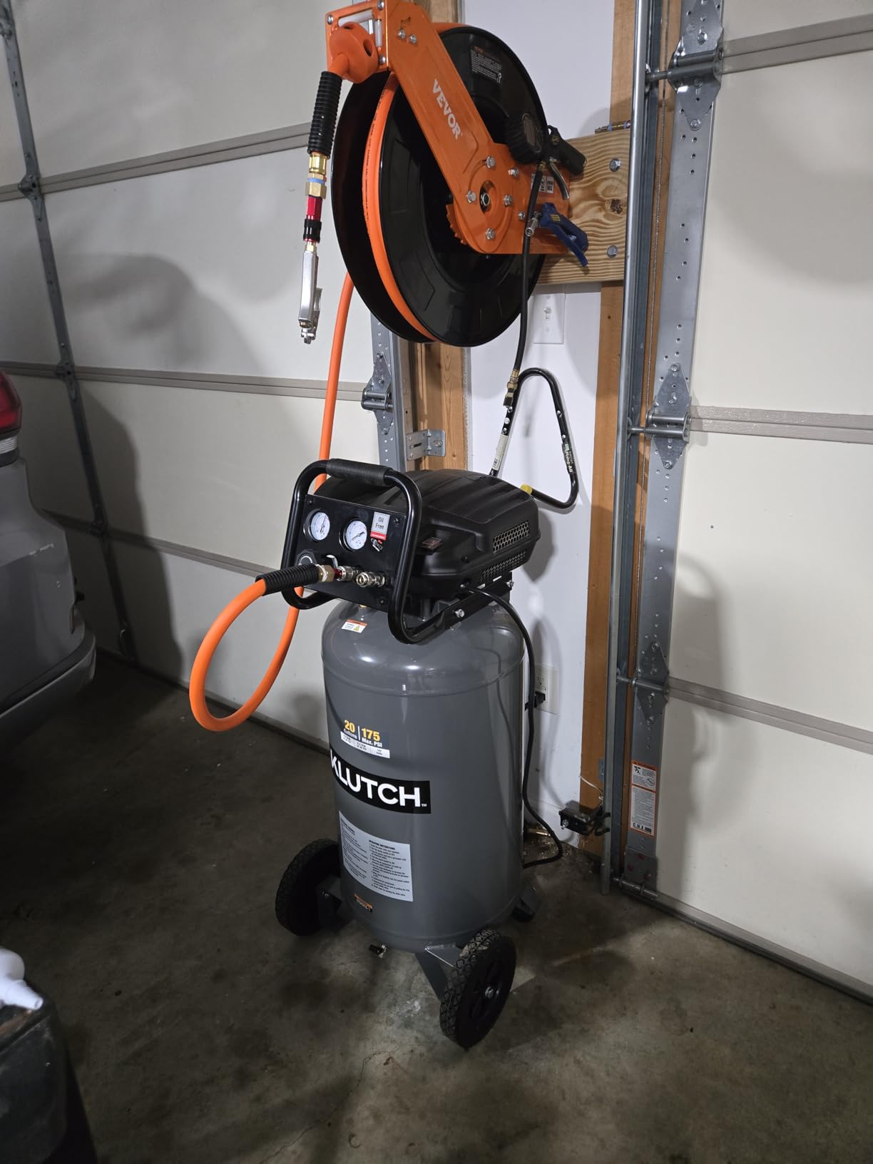 Klutch 20-Gallon Air Compressor, 2 HP, 120 Volts, 175 PSI customer photo 1