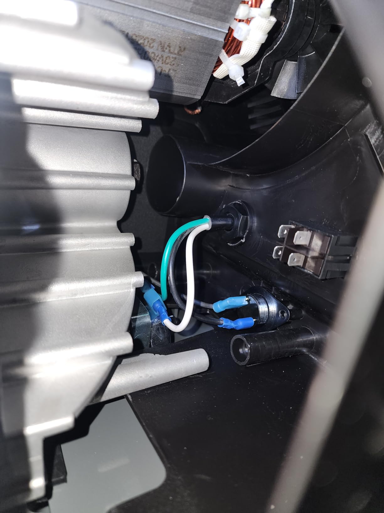 Klutch 20-Gallon Air Compressor, 2 HP, 120 Volts, 175 PSI customer photo 2