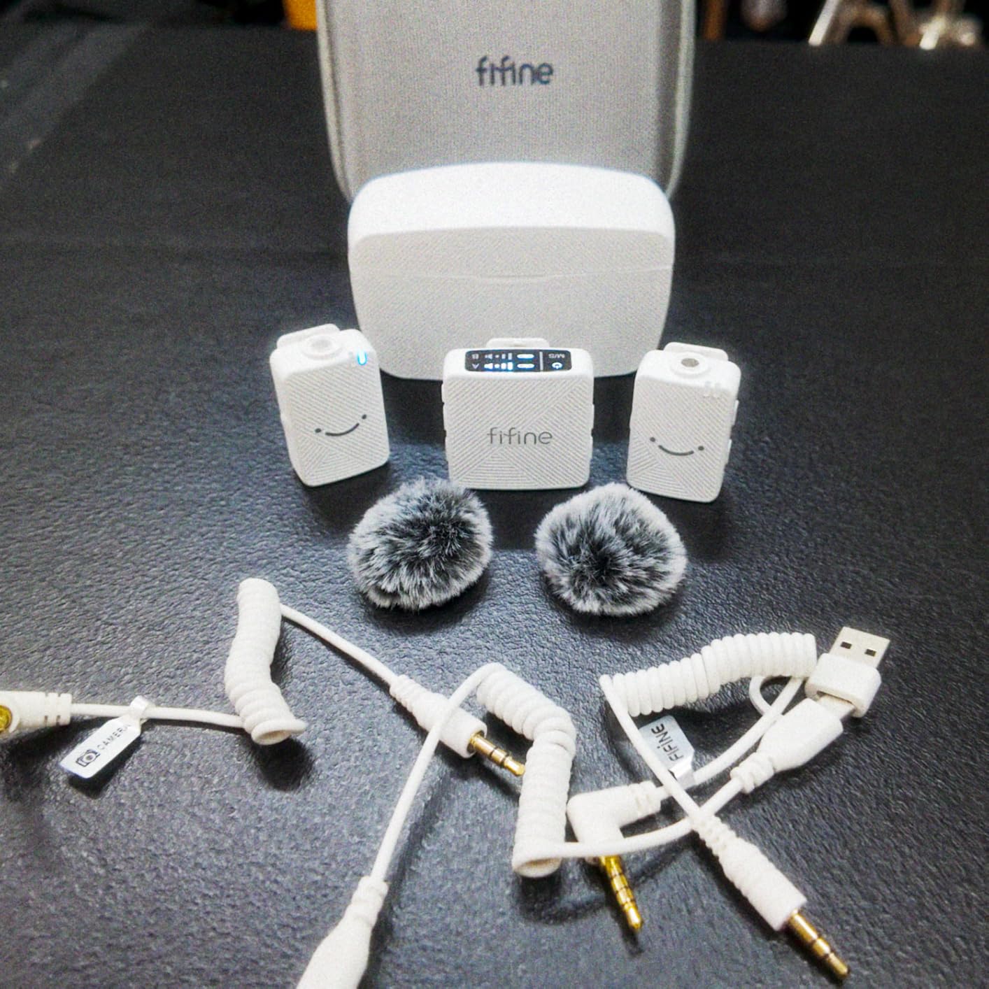 FIFINE Wireless Lavalier Microphone for iPhone/Android/Camera, 2 Pack Cordless Lapel Mic System for Vlog Recording Video YouTube/TikTok Interview, Condenser Clip-On Microphone with Charging Case-M9 customer photo 1