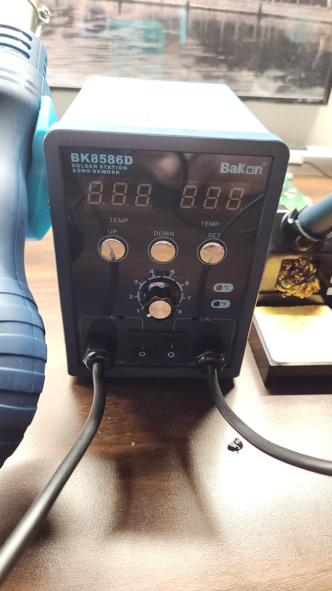 BK8586D Soldering Station 2-In-1 SMD Hot Air Rework Station, Solder Iron Station Kit for Electronics, 5 Soldering Tips, 2 Hot Air Nozzles, Tweezers, Solder Wire, Desoldering Pump, Solder Sucker customer photo 1
