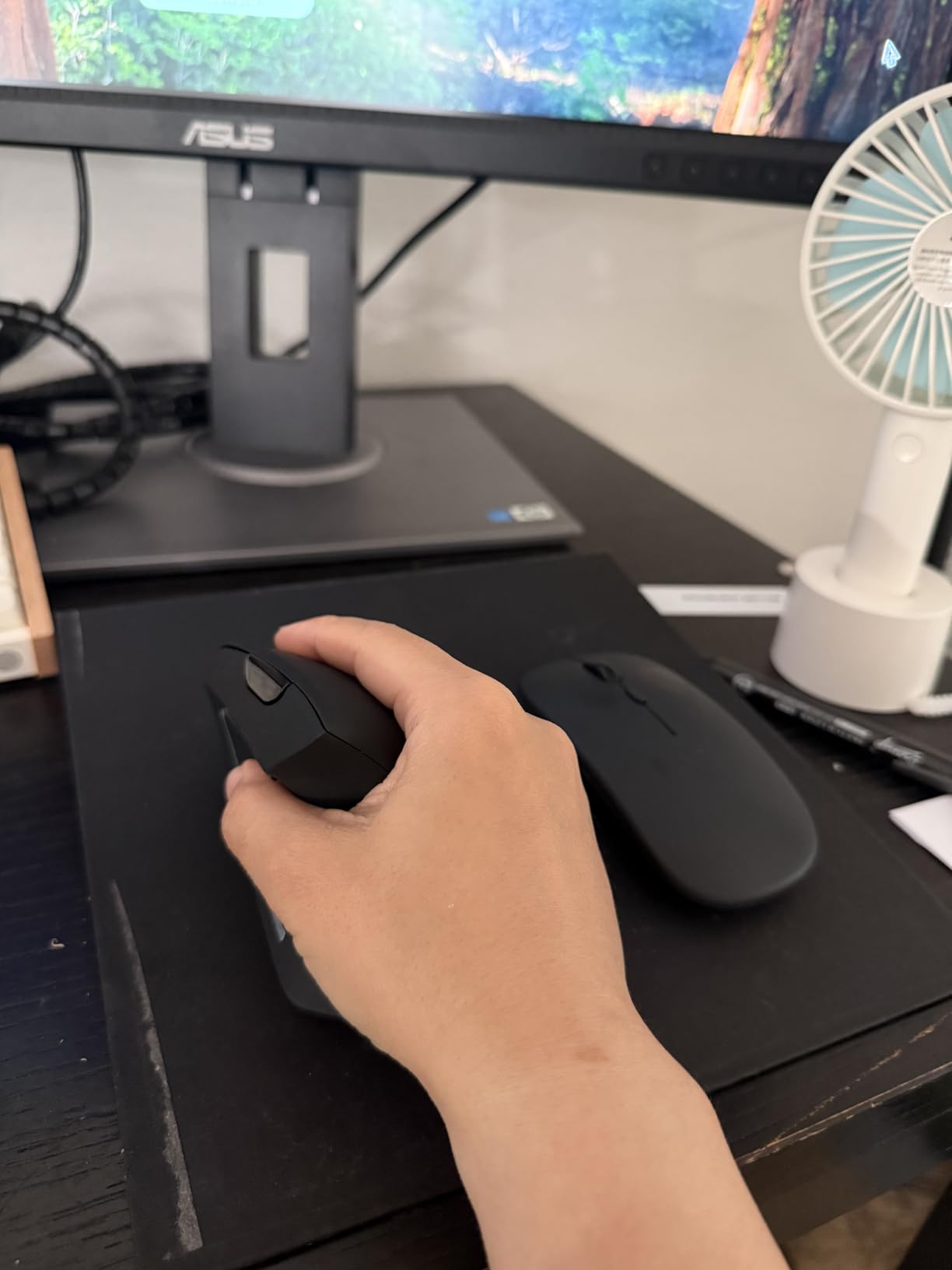 TECKNET Ergonomic Mouse, Wireless Bluetooth Vertical Mouse, 4800 DPI Optical Tracking, 6 Adjustable DPI, Quiet Clicks, 2.4GHz with USB A Receiver, 12 Months Battery, 6 Buttons, Wide Compatibility customer photo 1