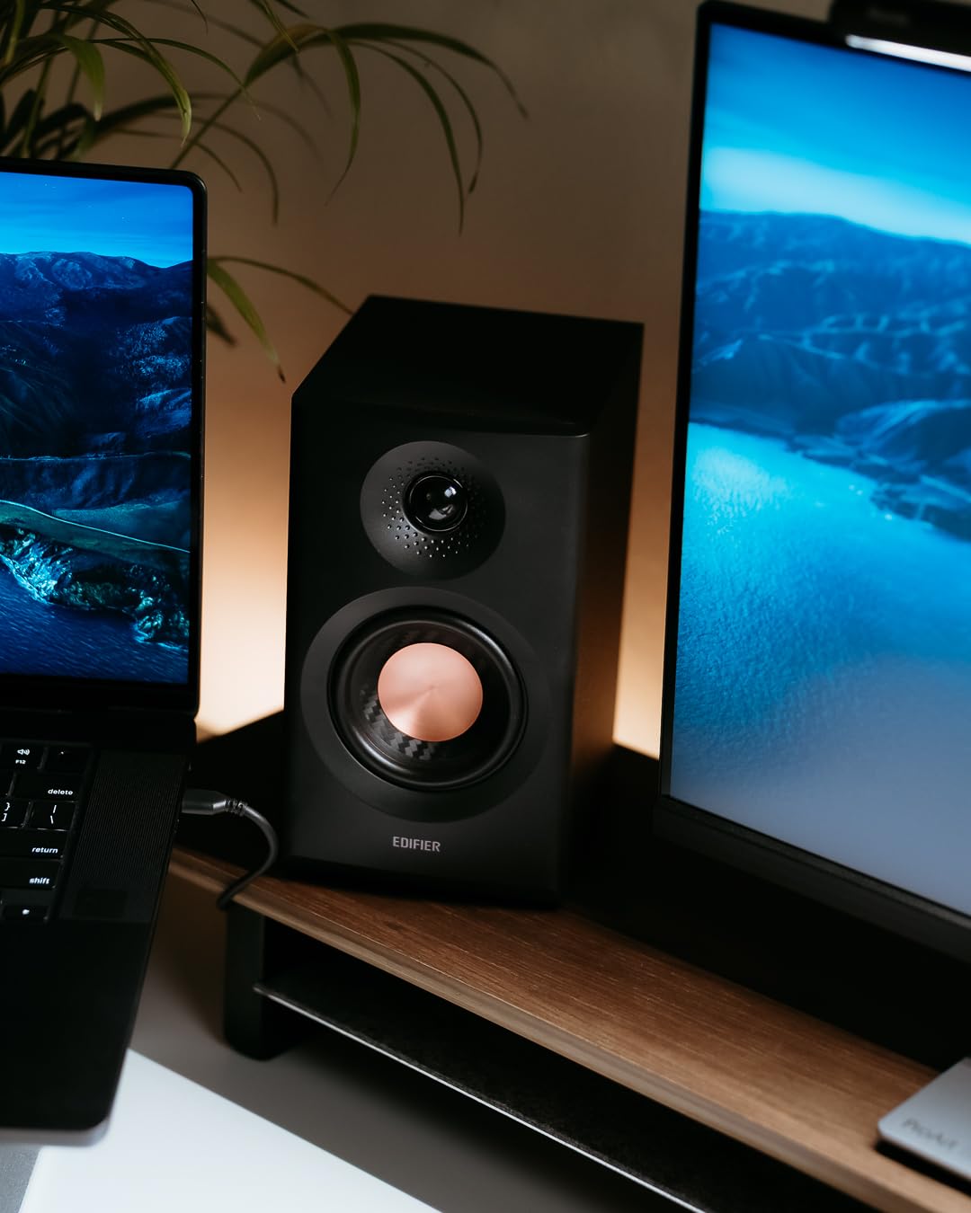 Edifier MR3 Powered Studio Monitor Speakers, Hi-Res Audio Certified Bluetooth V5.4 Active Bookshelf Loudspeakers (Pair) customer photo 1