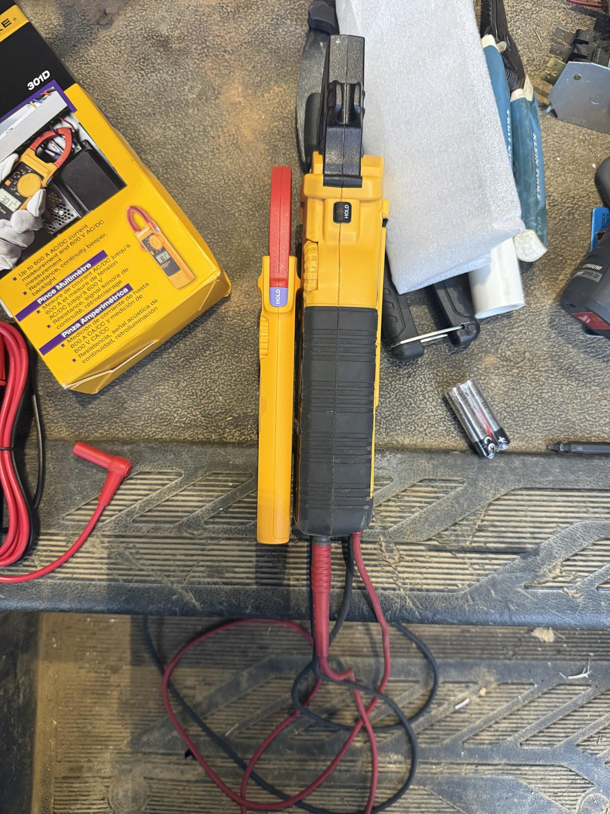 301D/ESP 600A AC/DC Clamp Meter with Slim Body and Thin Jaw Arm customer photo 2