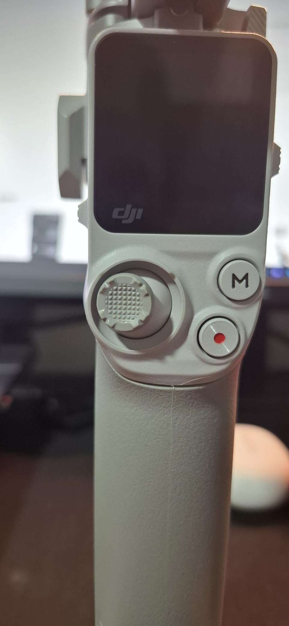 DJI RS 4 Mini Combo, Gimbal Stabilizer for Cameras Canon/Sony/Panasonic/Nikon/Fujifilm, Auto Axis Locks, Intelligent Tracking, 2kg/4.4lbs Payload customer photo 1