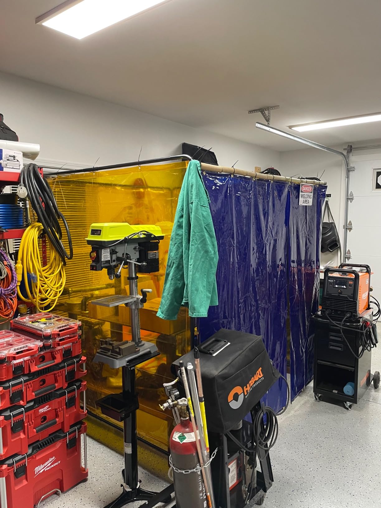 VEVOR Welding Screen with Frame, 6' x 6' 3 Panel Welding Curtain Screens on 12 Swivel Wheels (6 Lockable), Welding Protection Screen Moveable & Professional for Workshop, Red customer photo 2