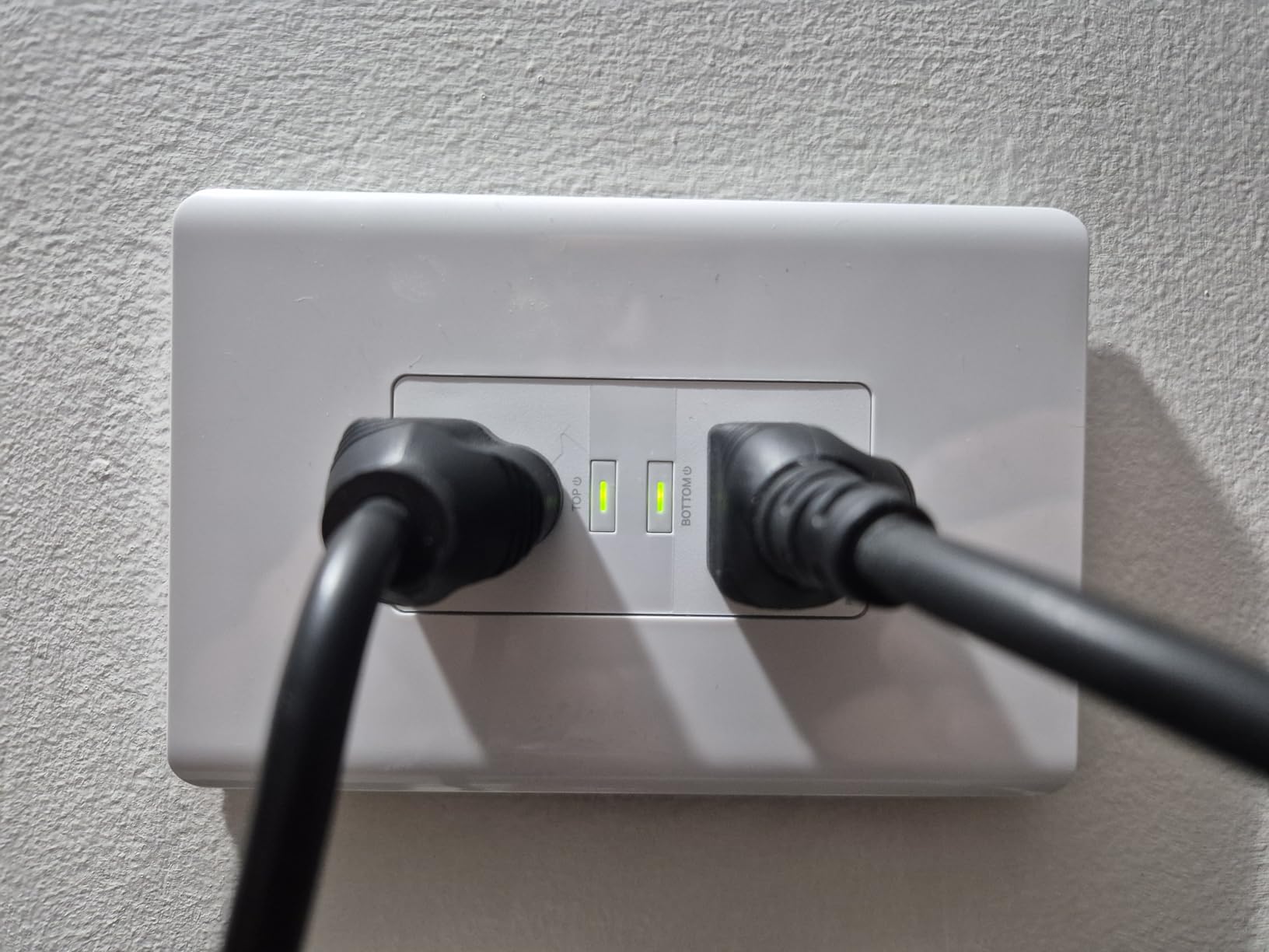 Tapo Smart Plug, Wi-Fi in-Wall Outlet, Matter Compatible, Energy Monitoring, 15A/1800W Max, Works with Alexa, Apple Home, Google Home, SmartThings, Voice/Remote Control, ETL Certified - Tapo P210M customer photo 1